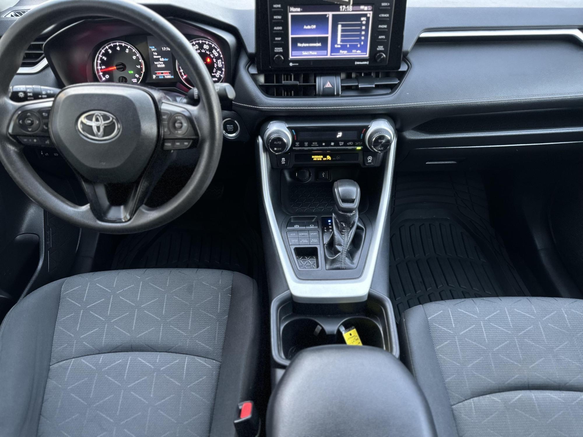 2021 Toyota RAV4 XLE photo 17