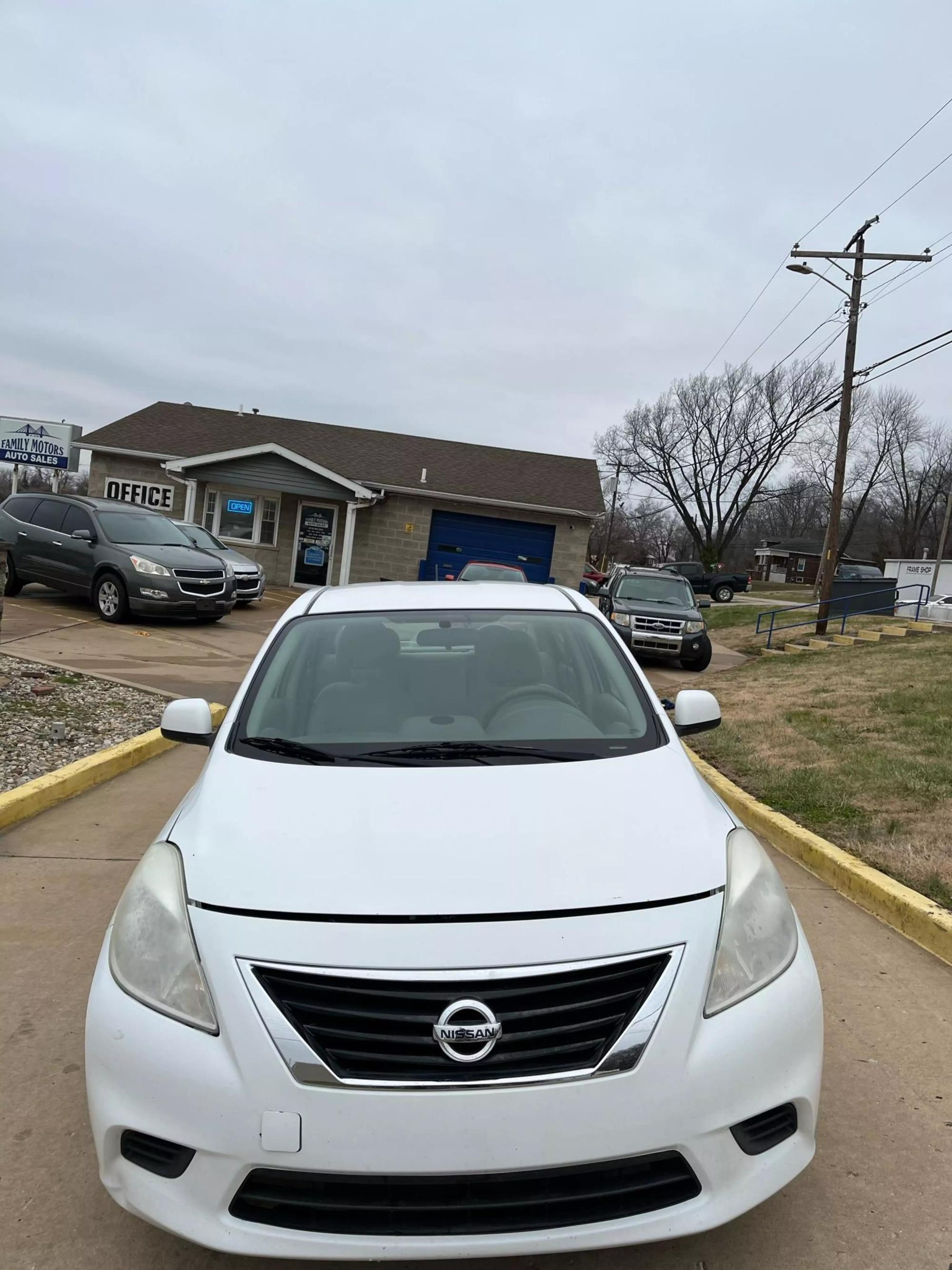 2012 Nissan Versa SL photo 19