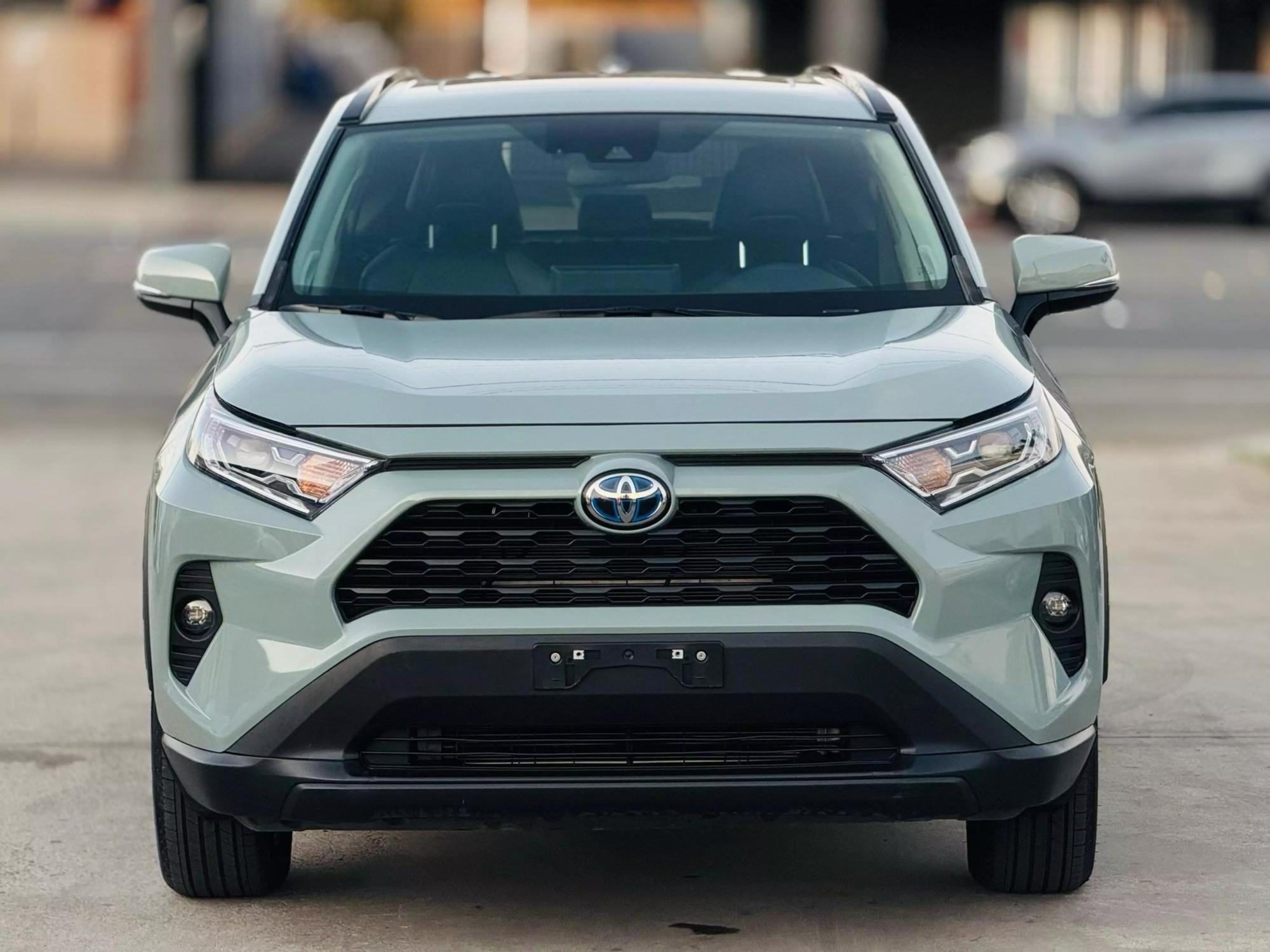 2021 Toyota RAV4 XLE Premium photo 29