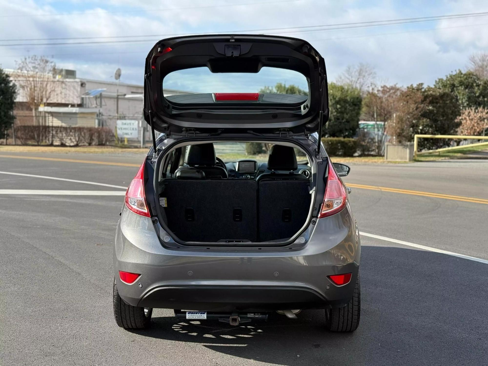 2015 Ford Fiesta Titanium photo 97