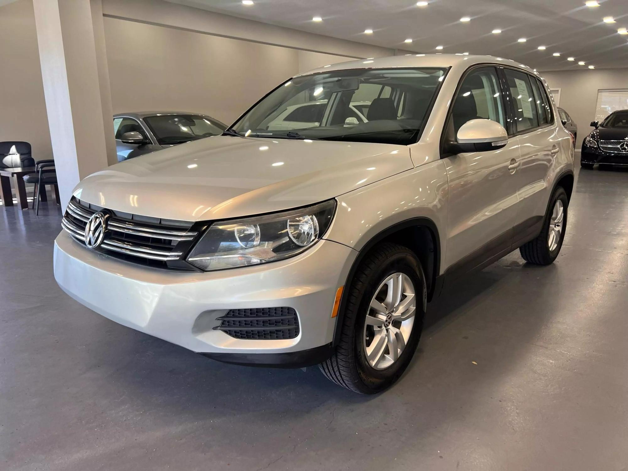 2014 Volkswagen Tiguan S photo 3