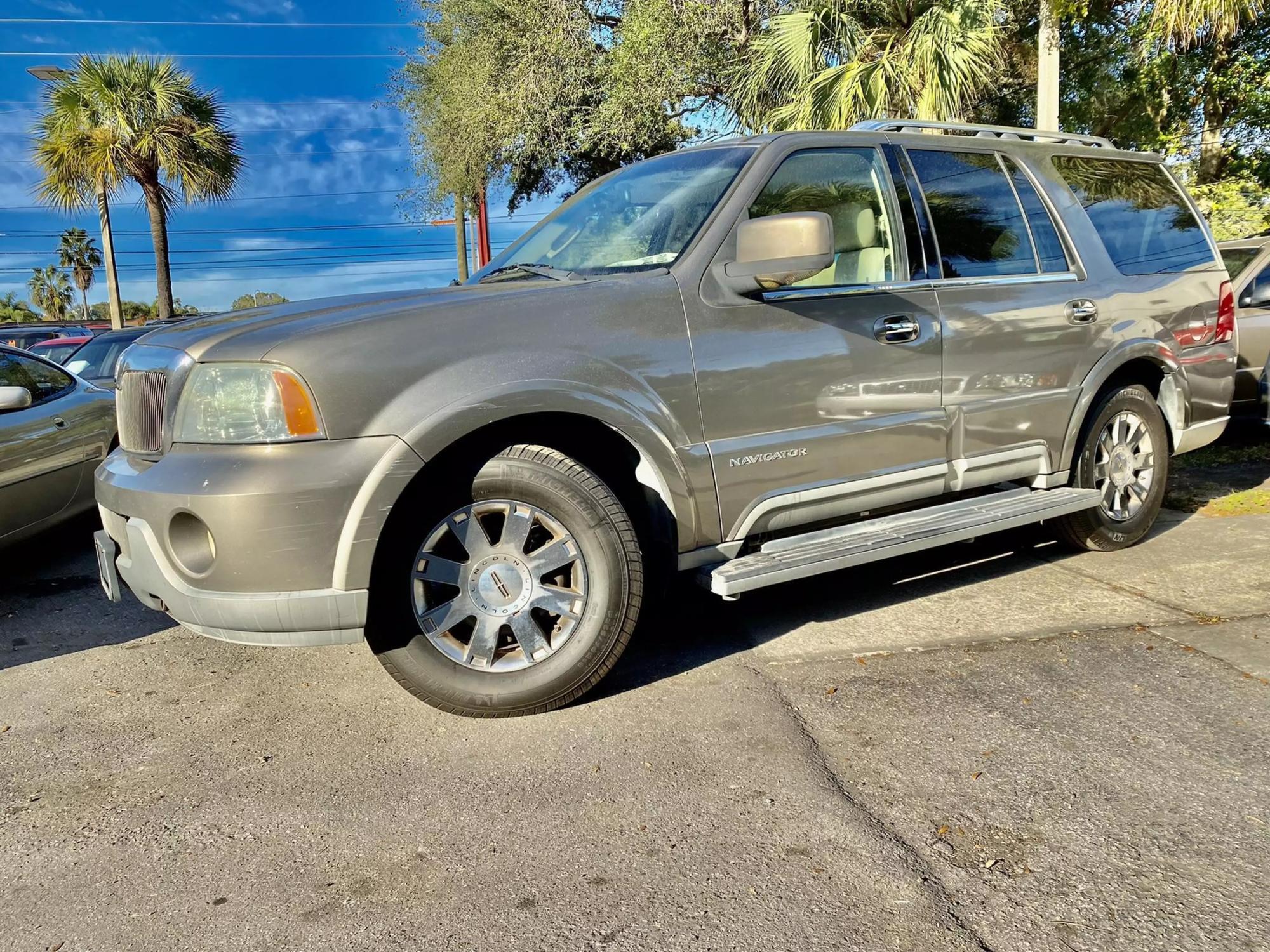 2004 Lincoln Navigator null photo 49