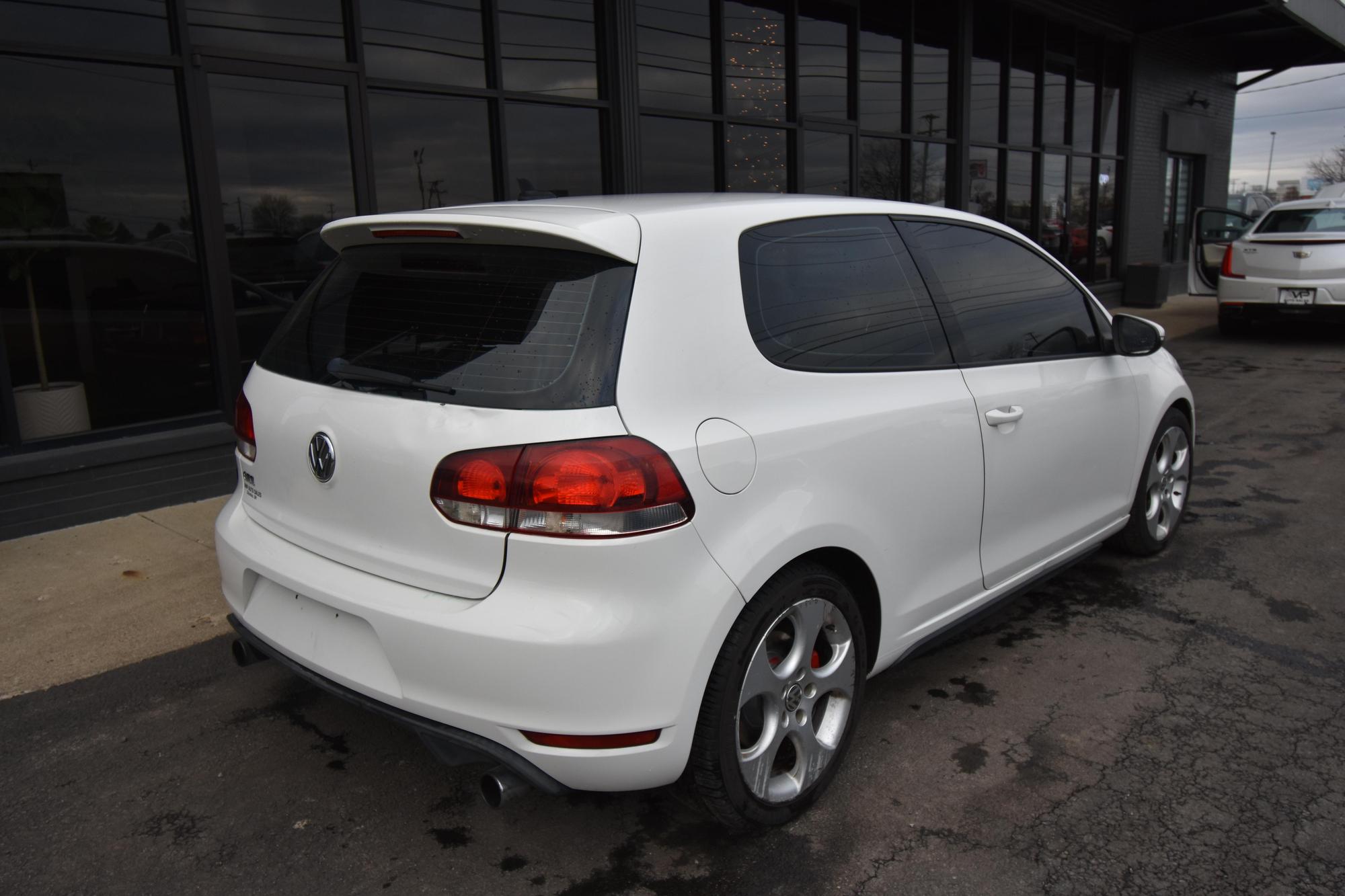 2010 Volkswagen GTI Base photo 32