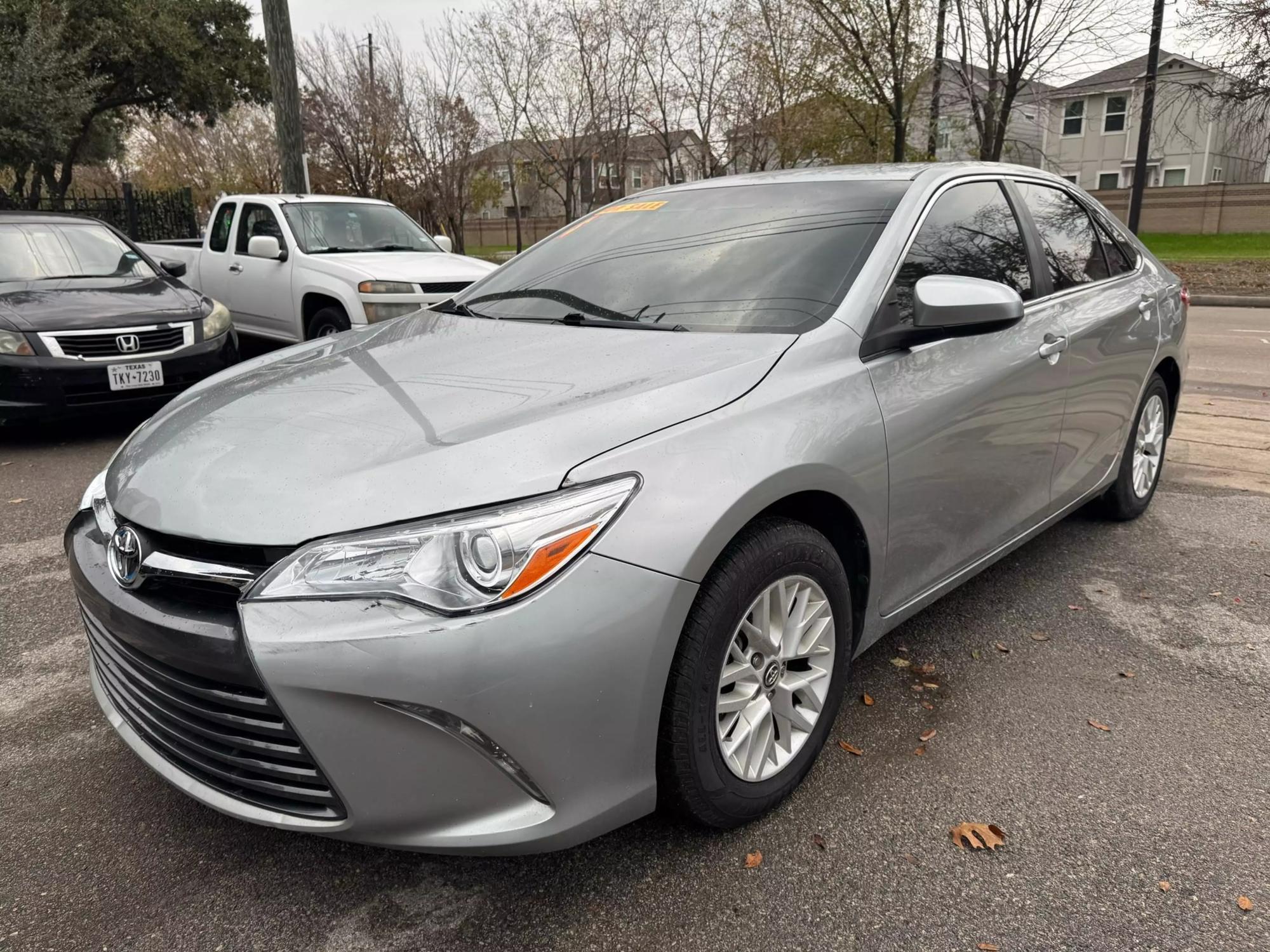 2016 Toyota Camry LE photo 14