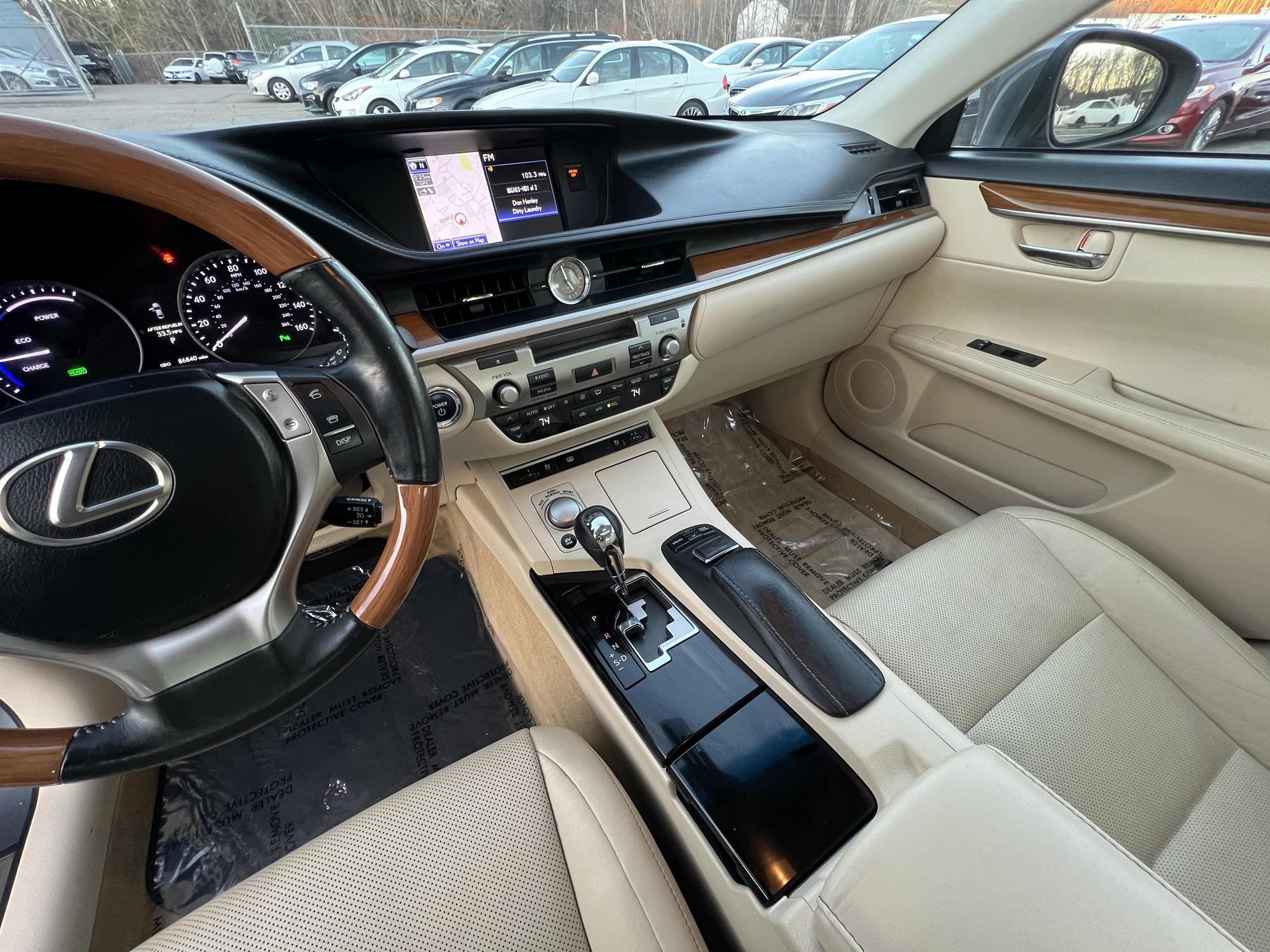 2014 Lexus ES 300h photo 69