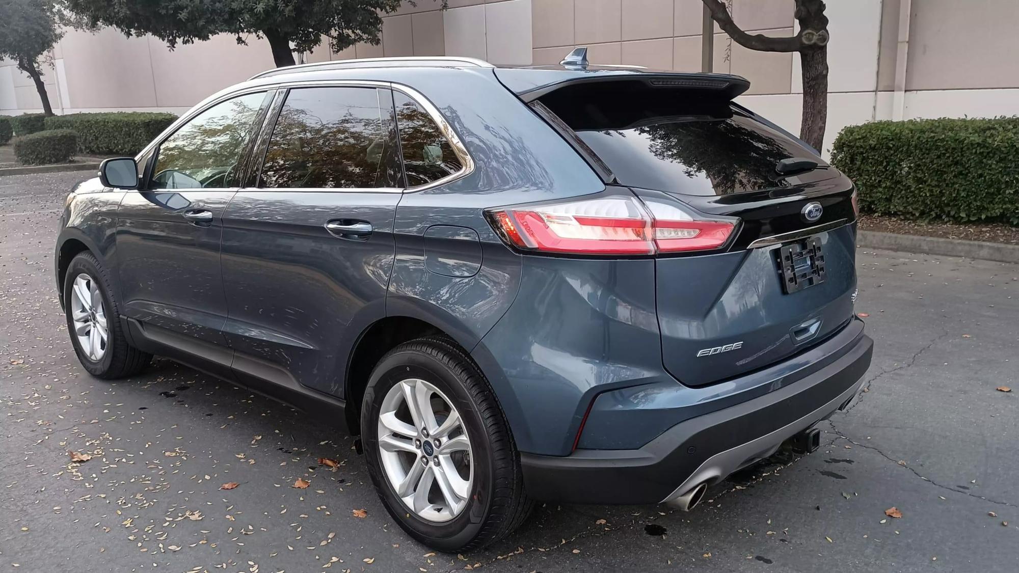 2019 Ford Edge SEL photo 32