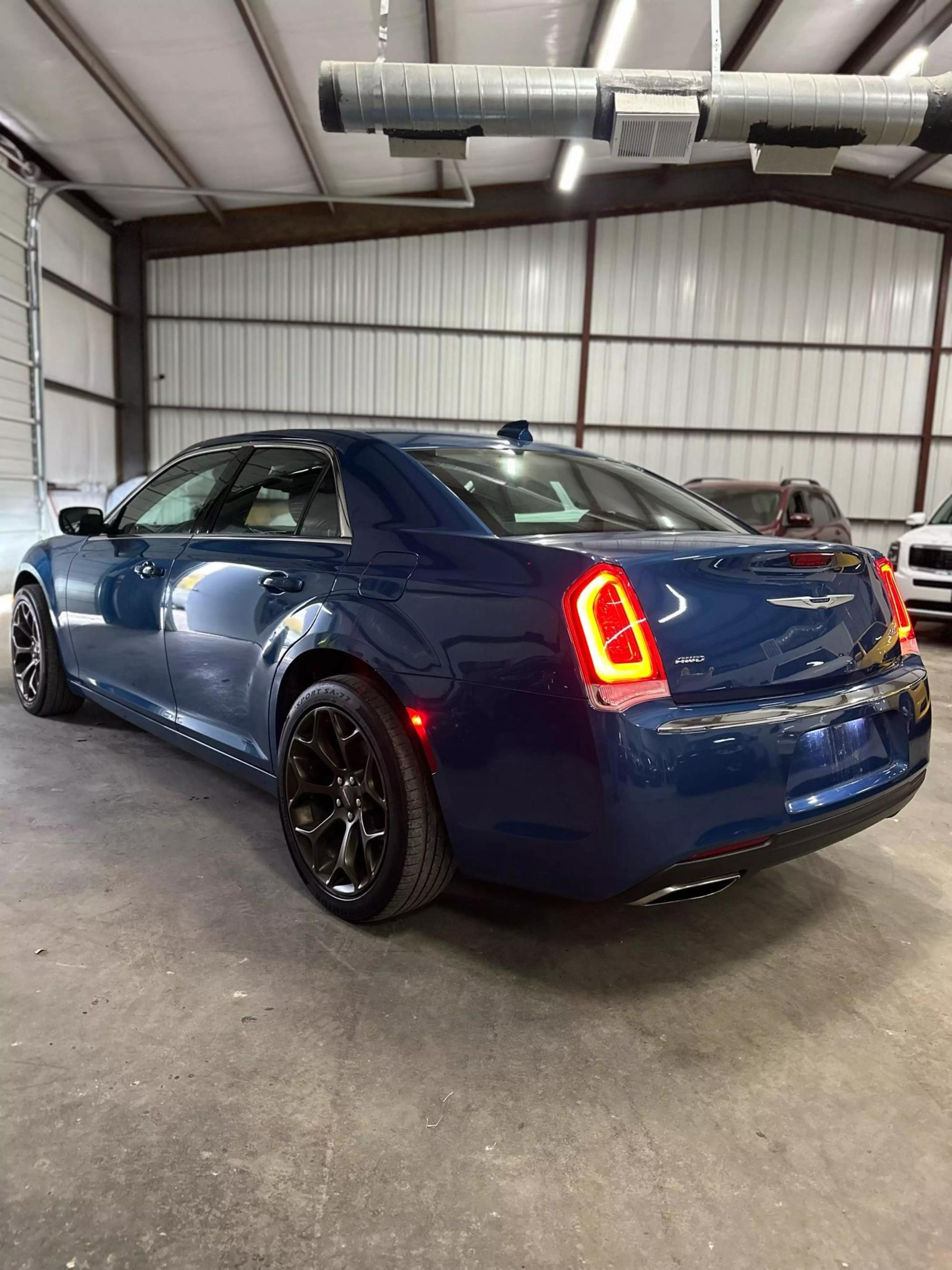 2021 Chrysler 300 Touring photo 15