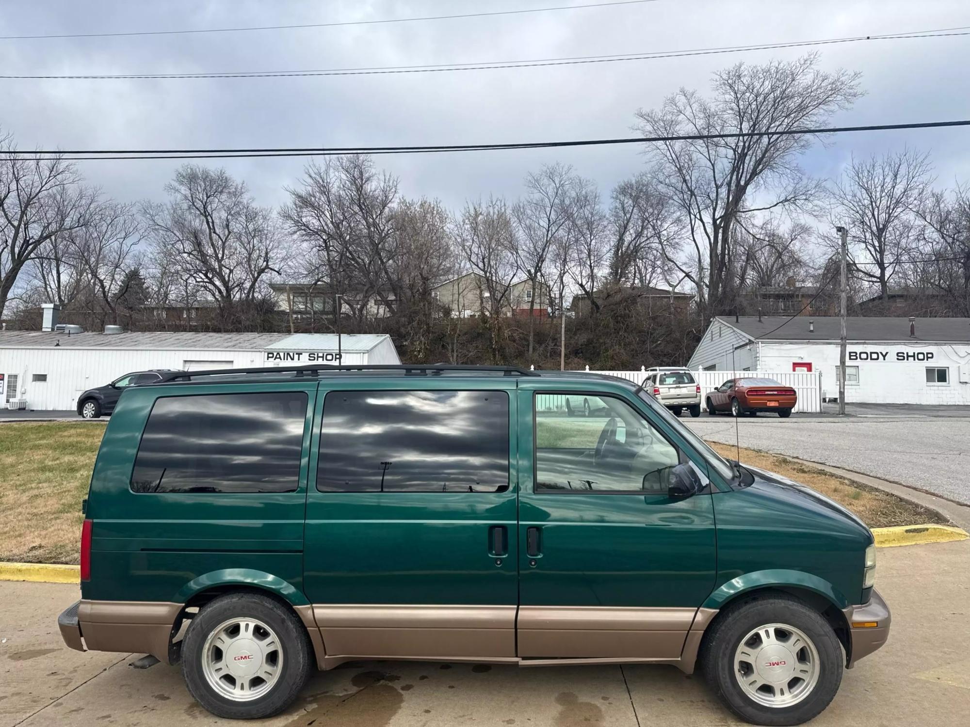 2003 GMC Safari Base photo 21