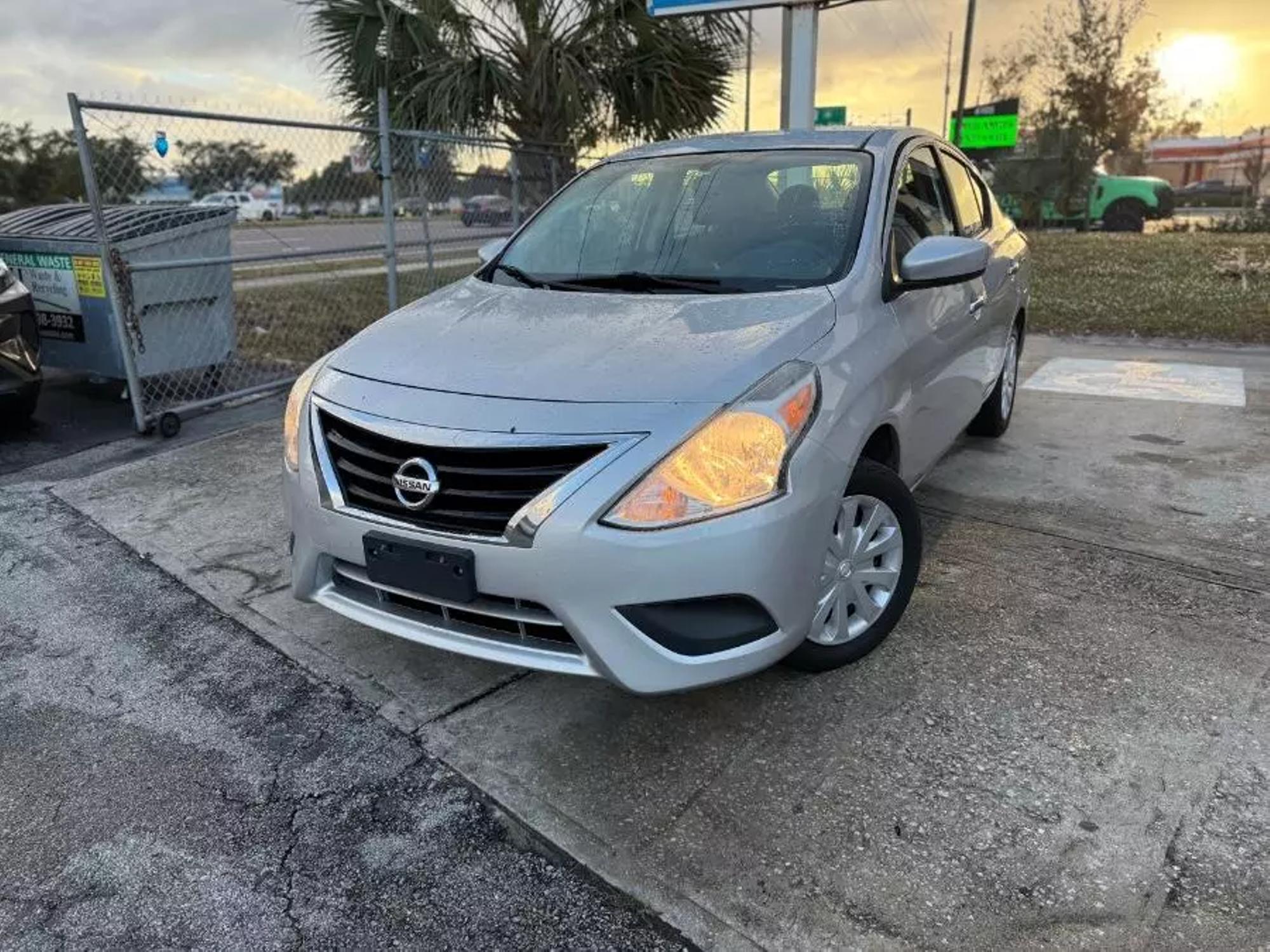 2016 Nissan Versa Sedan SV photo 14