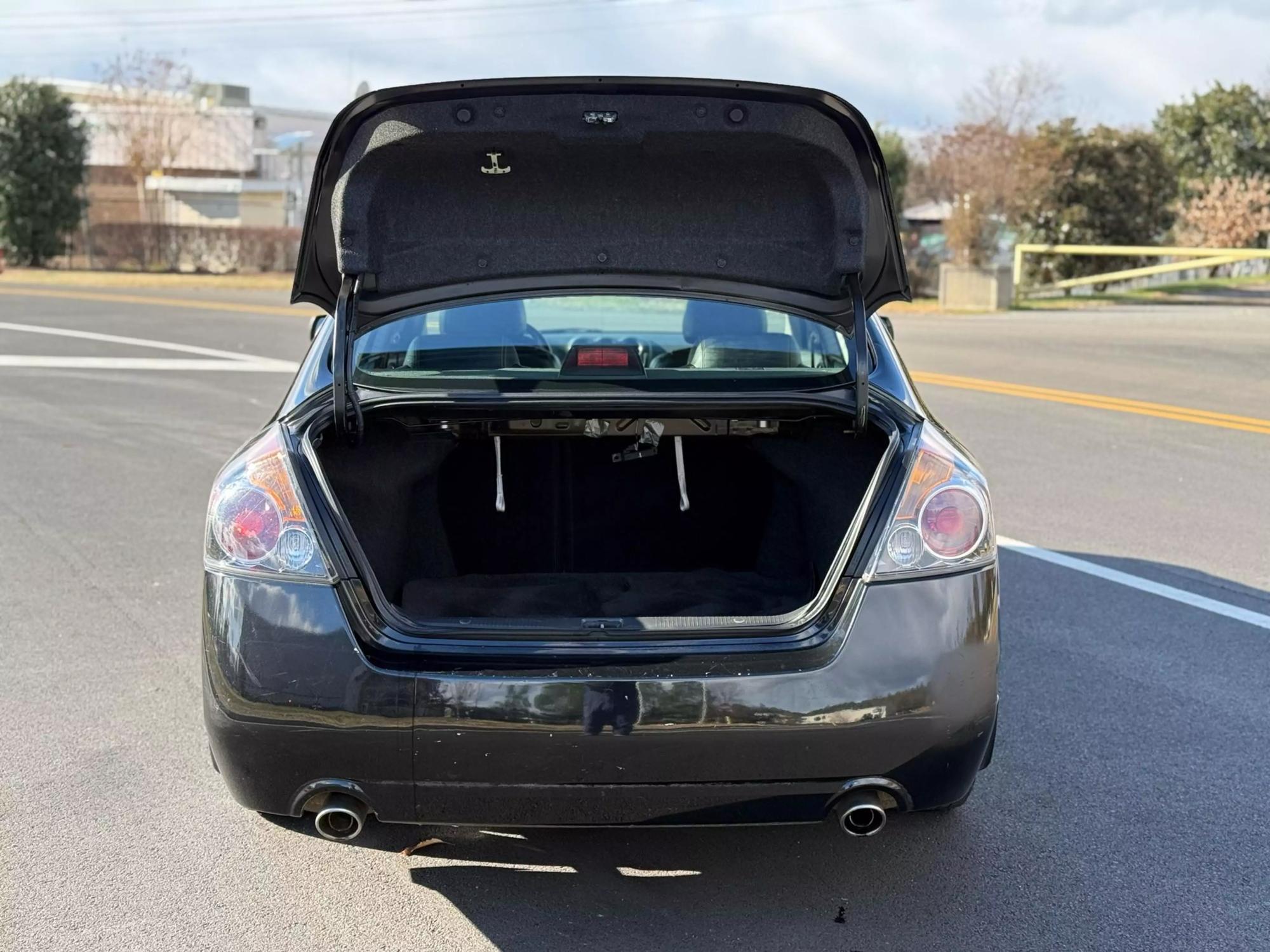 2010 Nissan Altima S photo 100