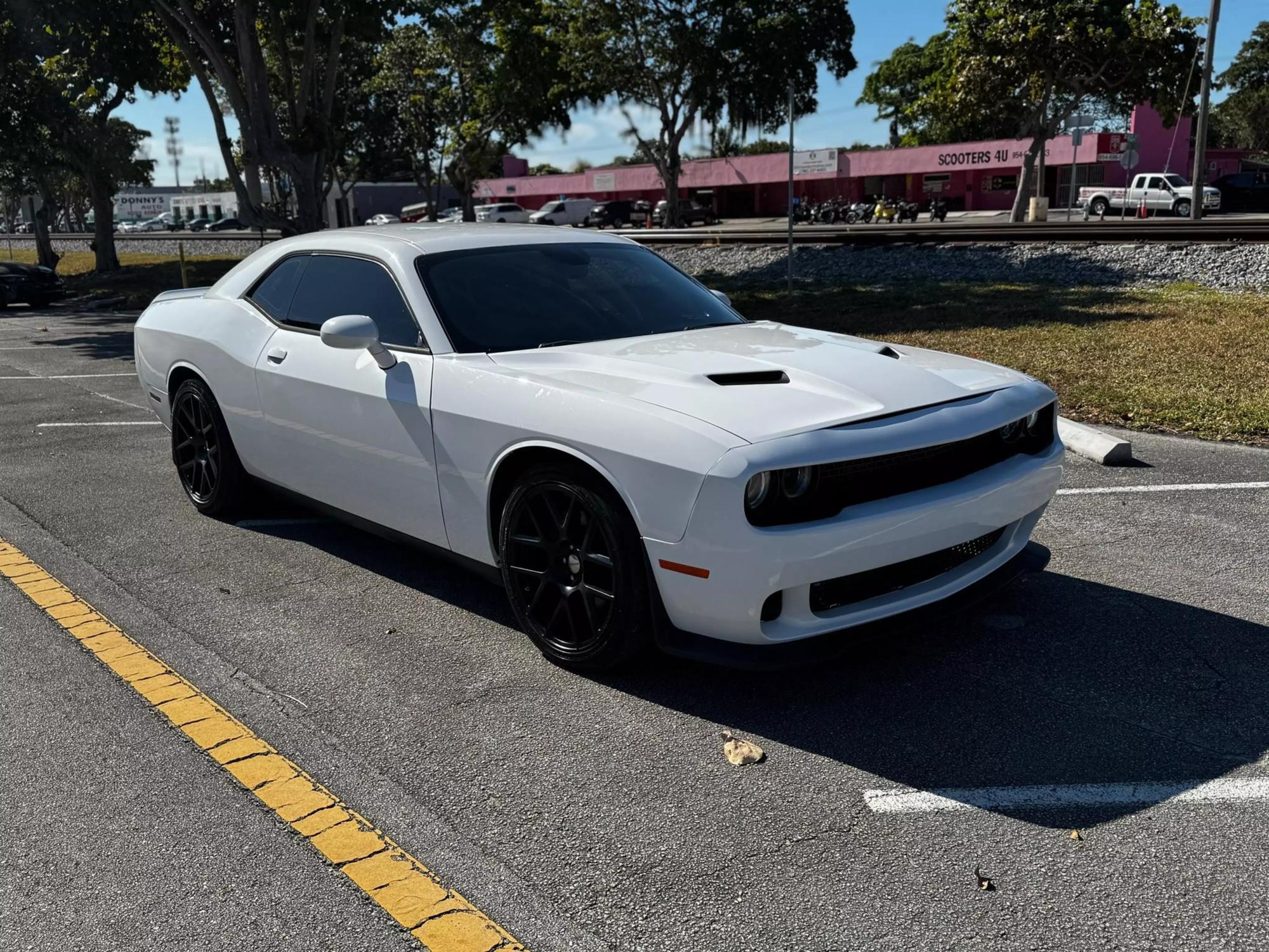 2015 Dodge Challenger R/T photo 19