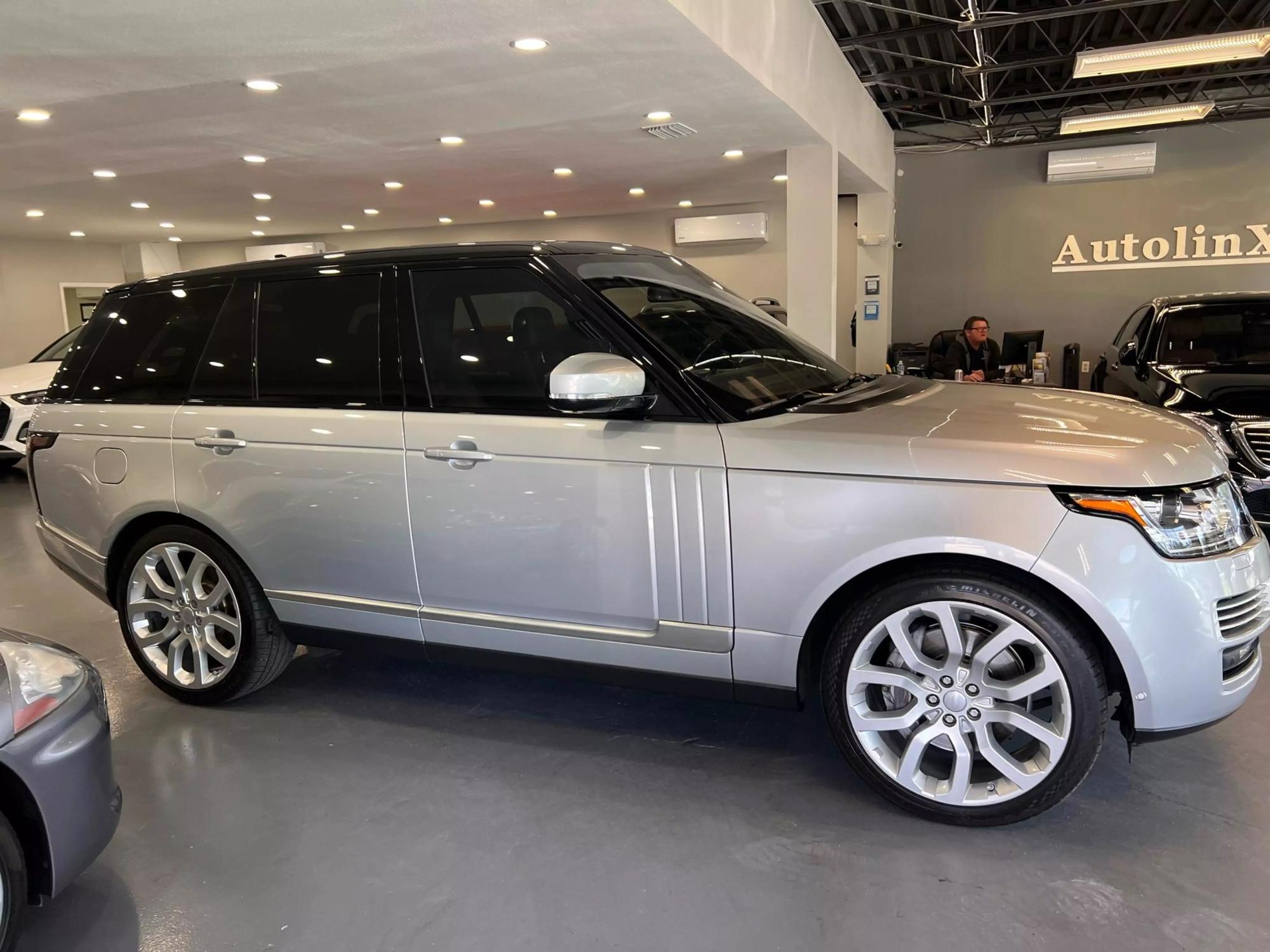 2016 Land Rover Range Rover HSE photo 8