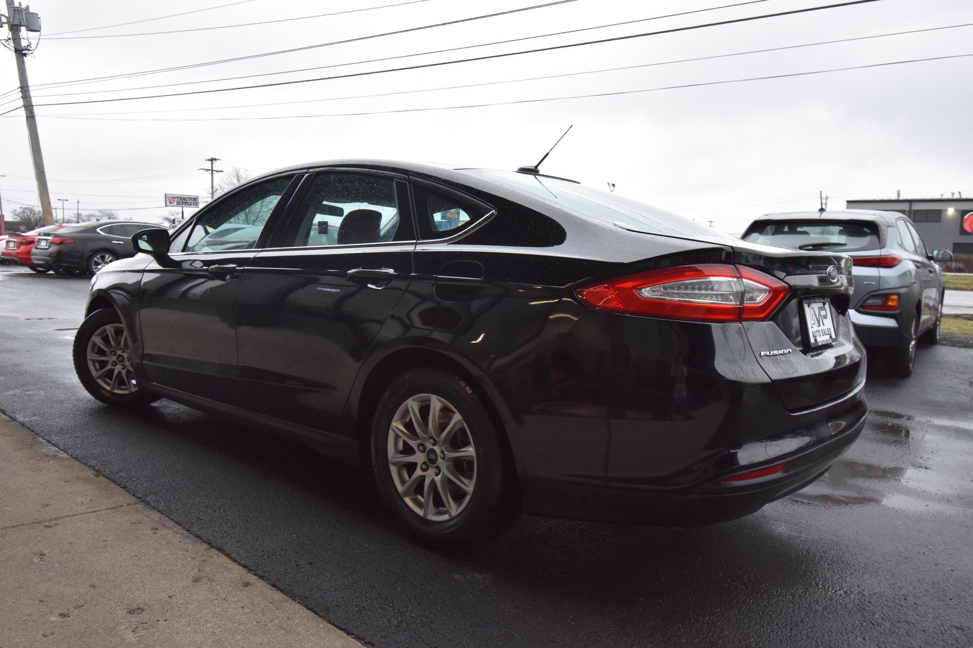 2016 Ford Fusion S photo 37