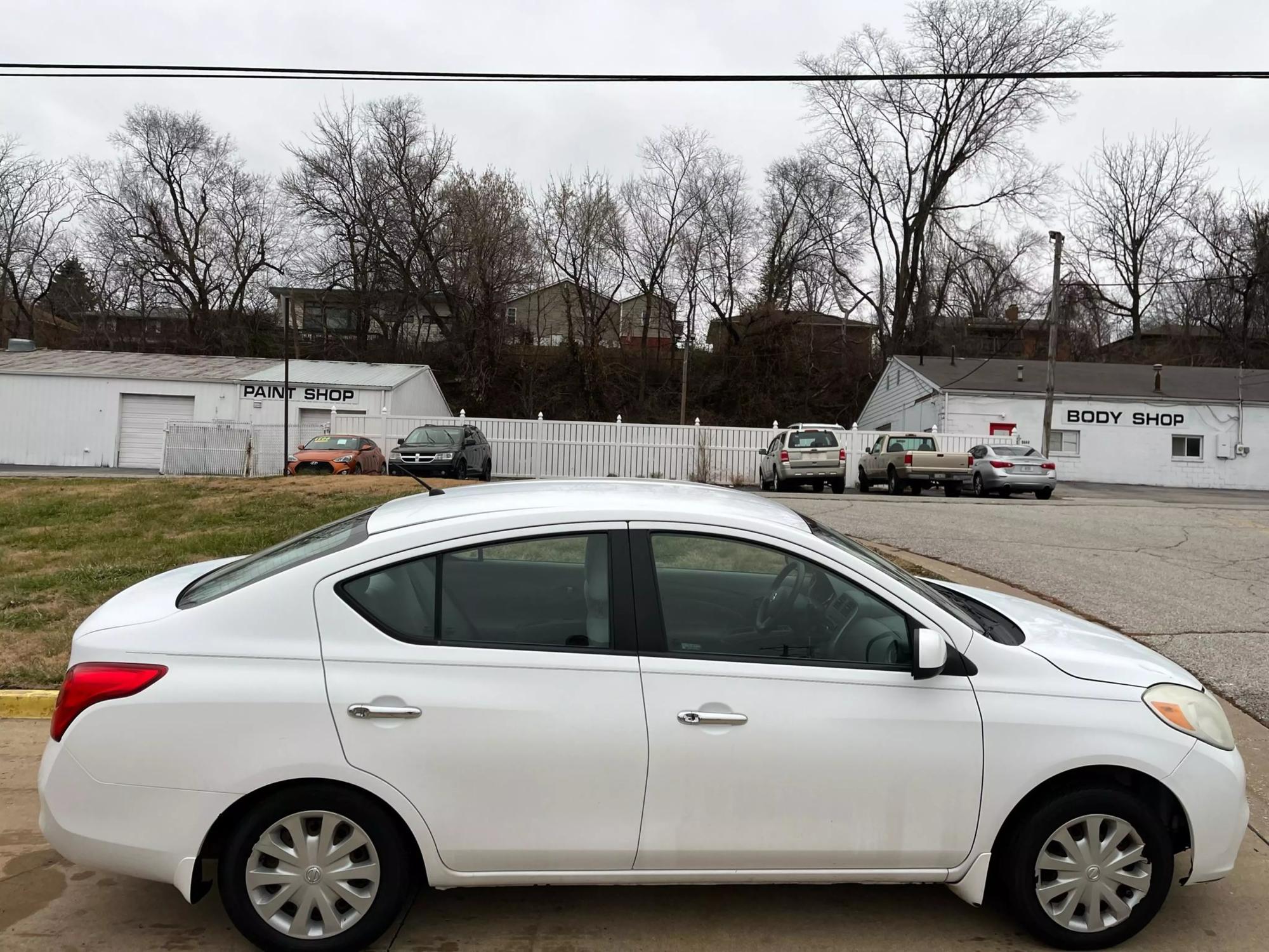 2012 Nissan Versa SL photo 24