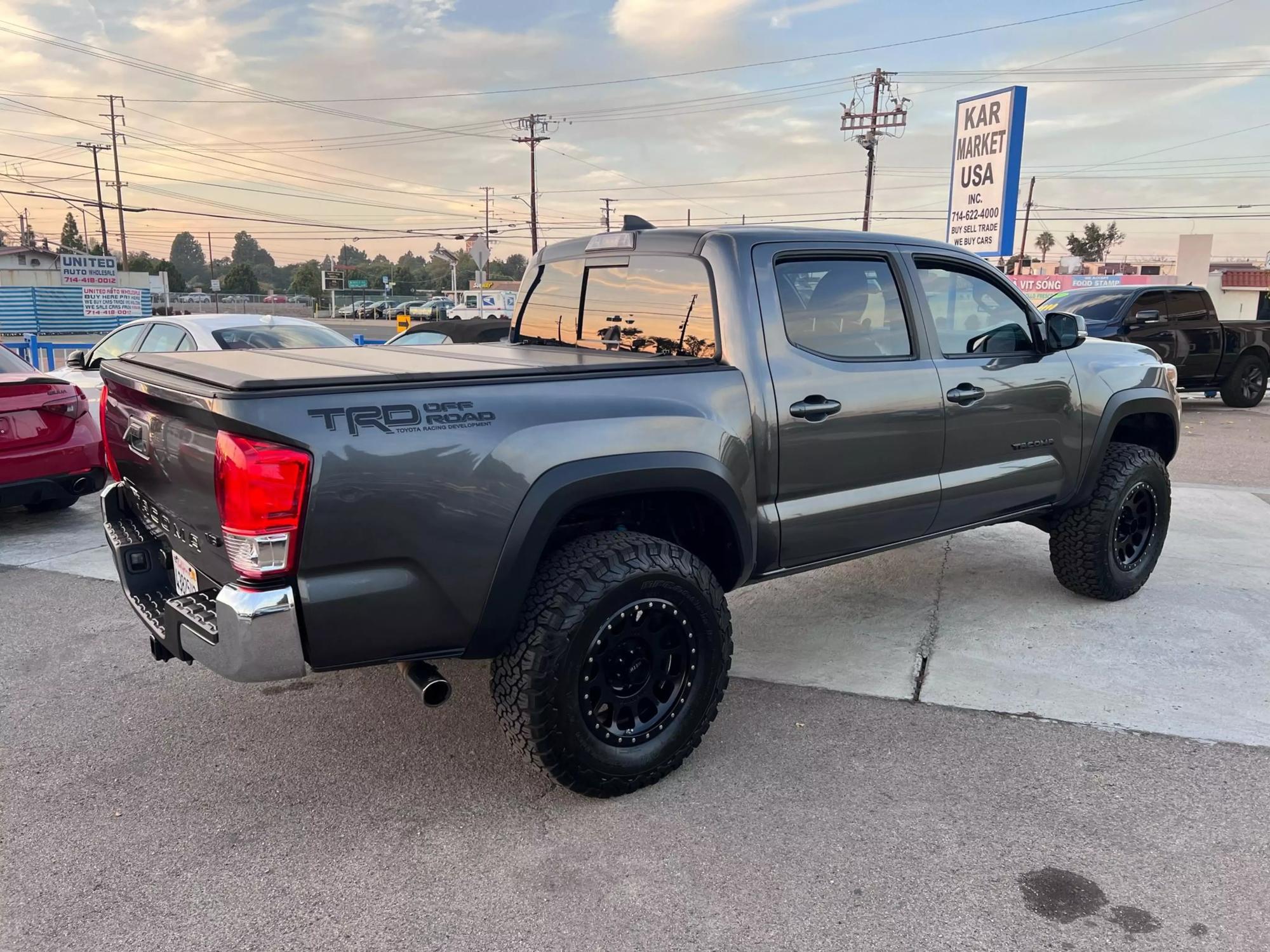 2017 Toyota Tacoma TRD Off Road photo 34