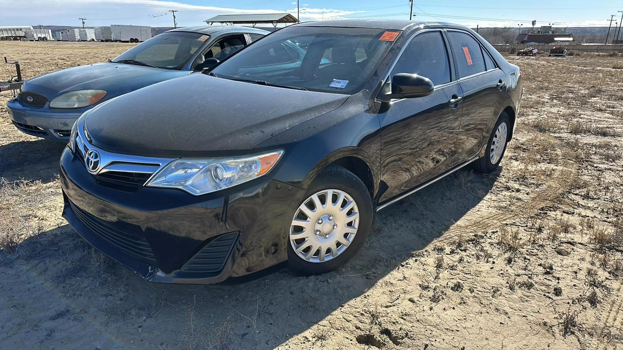 2014 Toyota Camry LE photo 2