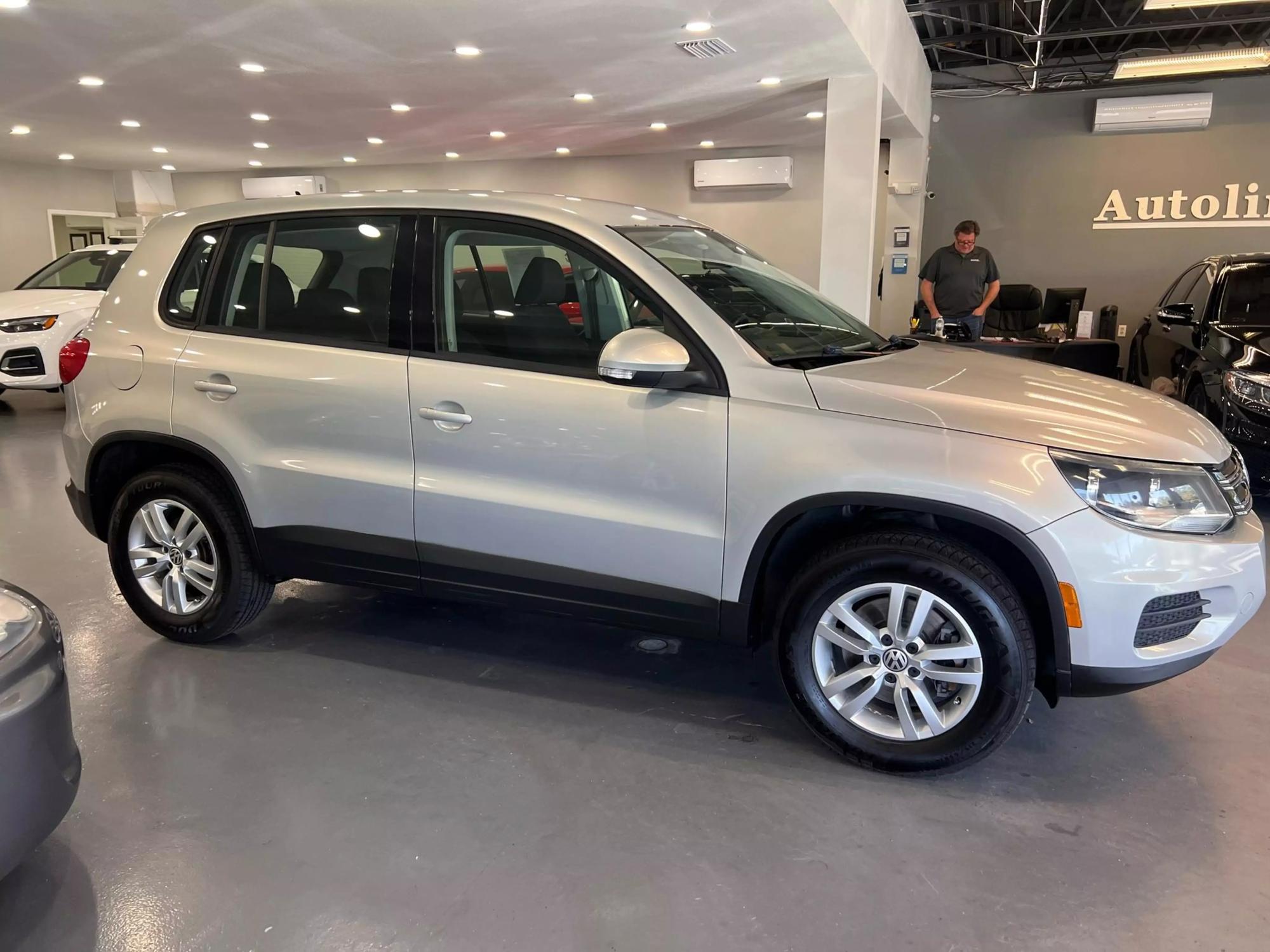 2014 Volkswagen Tiguan S photo 8