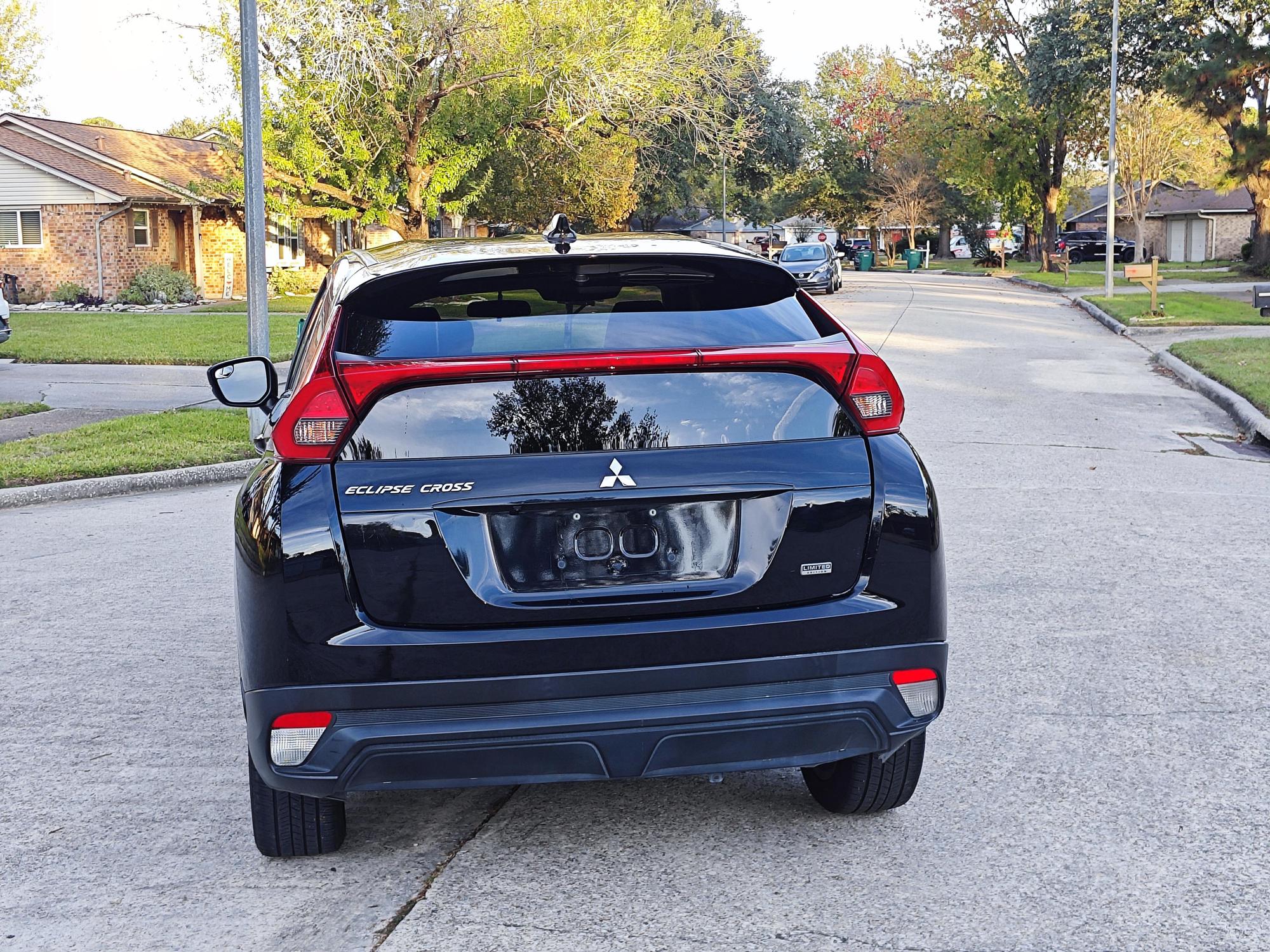 2020 Mitsubishi Eclipse Cross LE photo 18