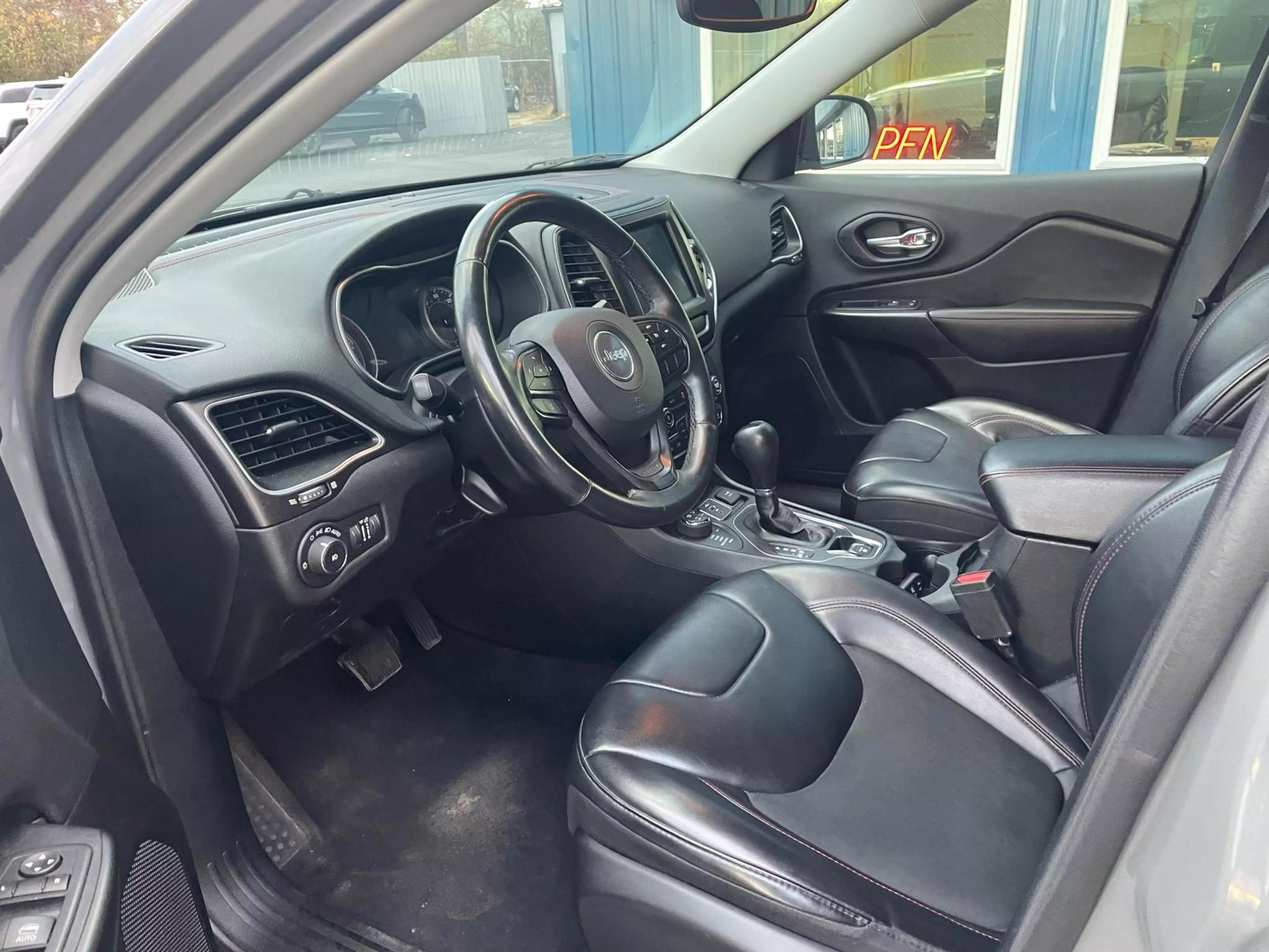 2019 Jeep Cherokee Trailhawk photo 17