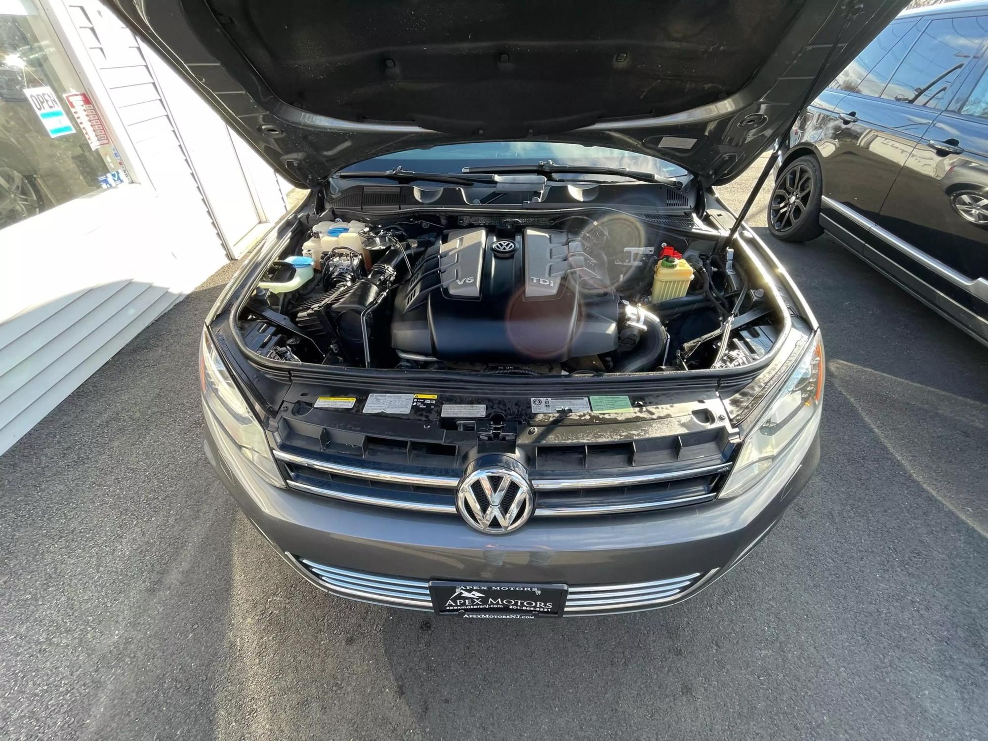 2014 Volkswagen Touareg Sport photo 132