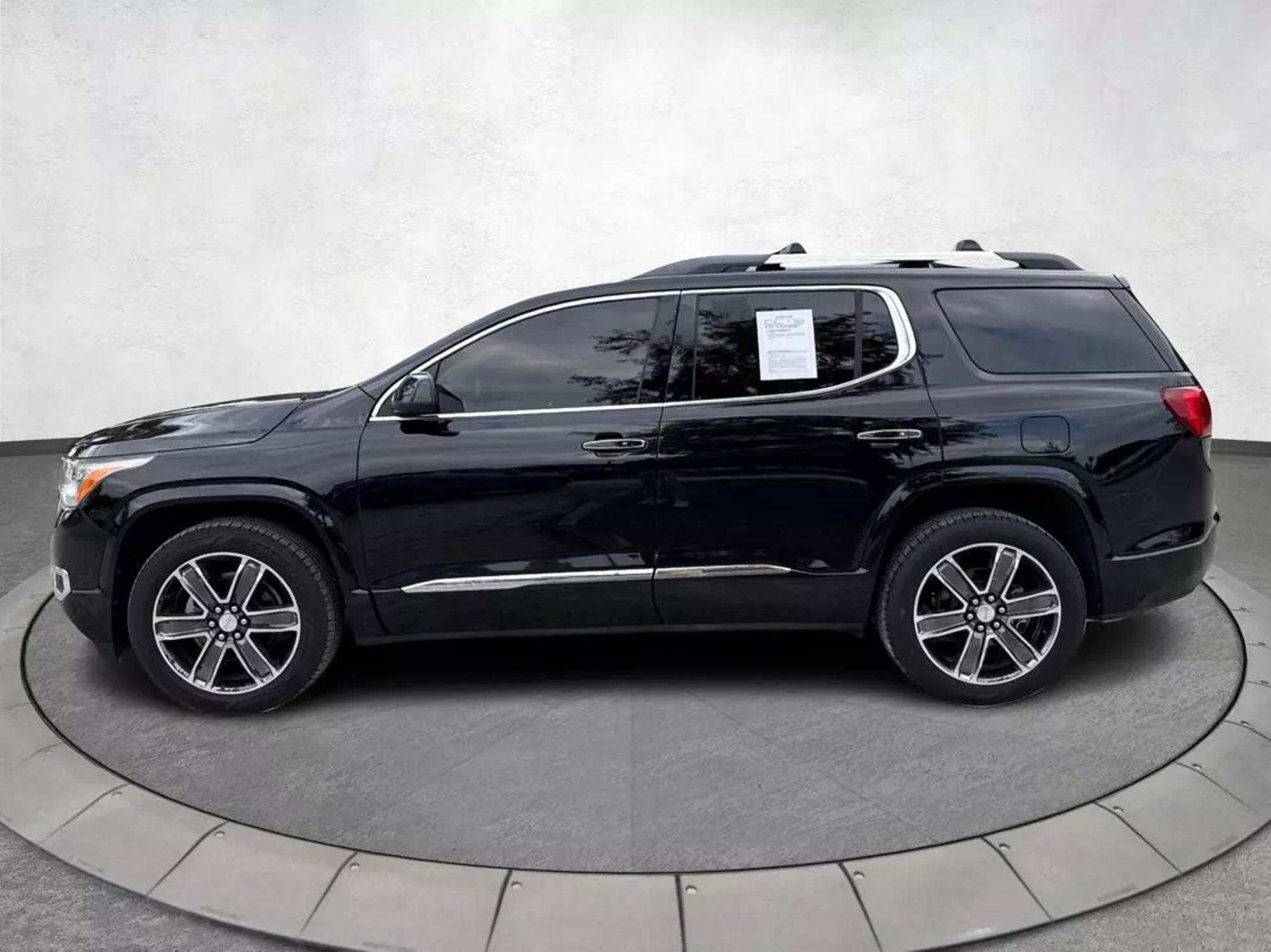 2017 GMC Acadia Denali photo 25