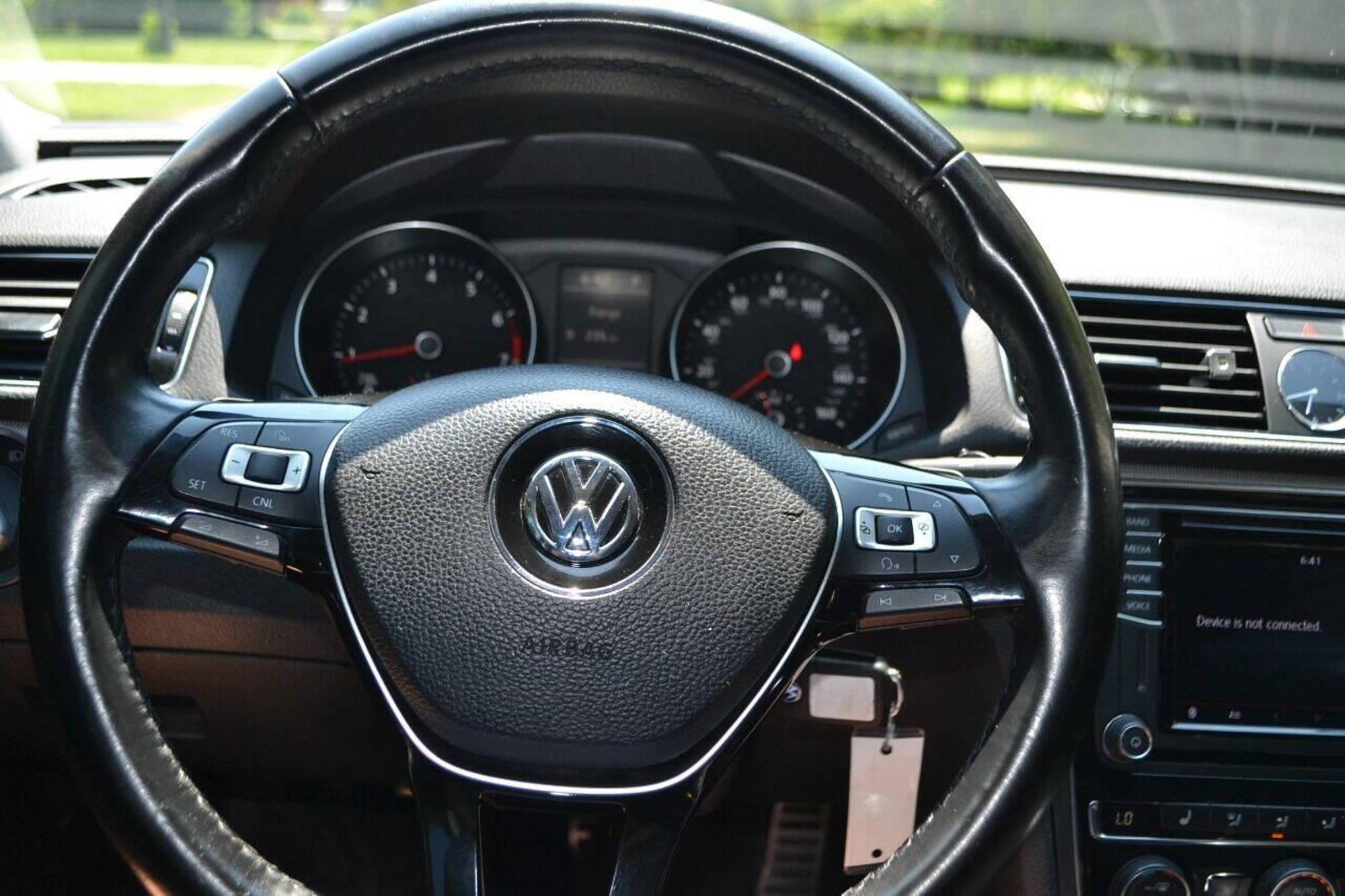 2017 Volkswagen Passat R-Line photo 67