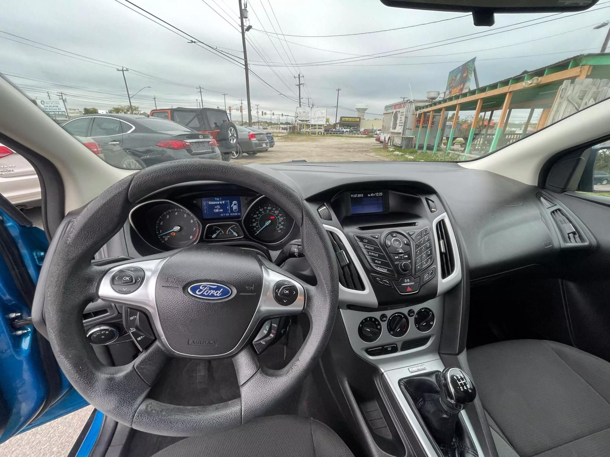 2012 Ford Focus SE photo 27