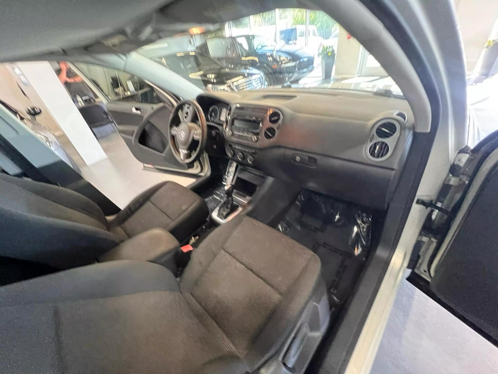 2014 Volkswagen Tiguan S photo 30