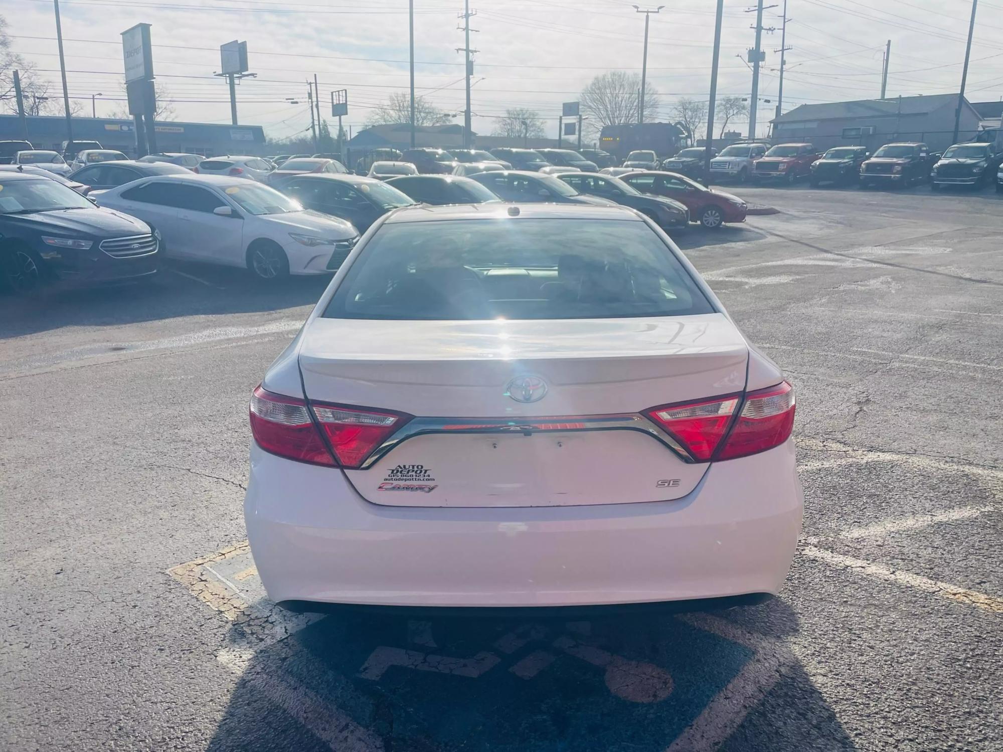 2015 Toyota Camry LE photo 23