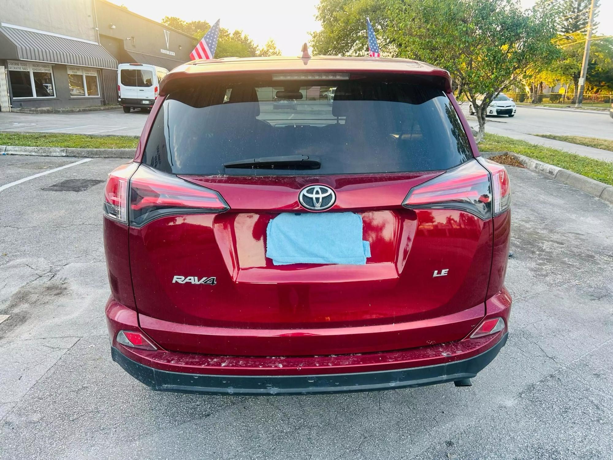 2018 Toyota RAV4 LE photo 18