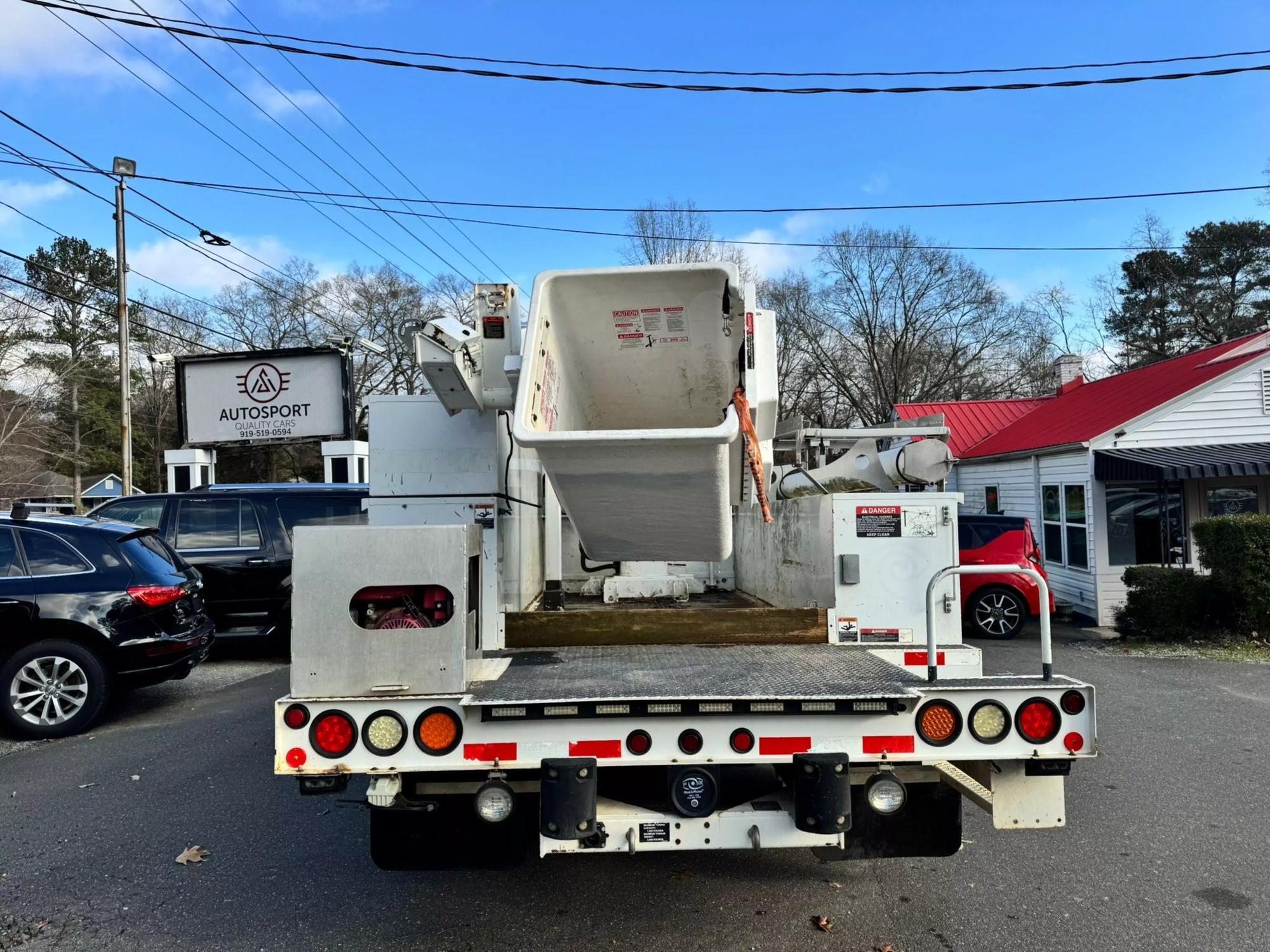 2012 Ford F-450 Super Duty Chassis Cab null photo 33