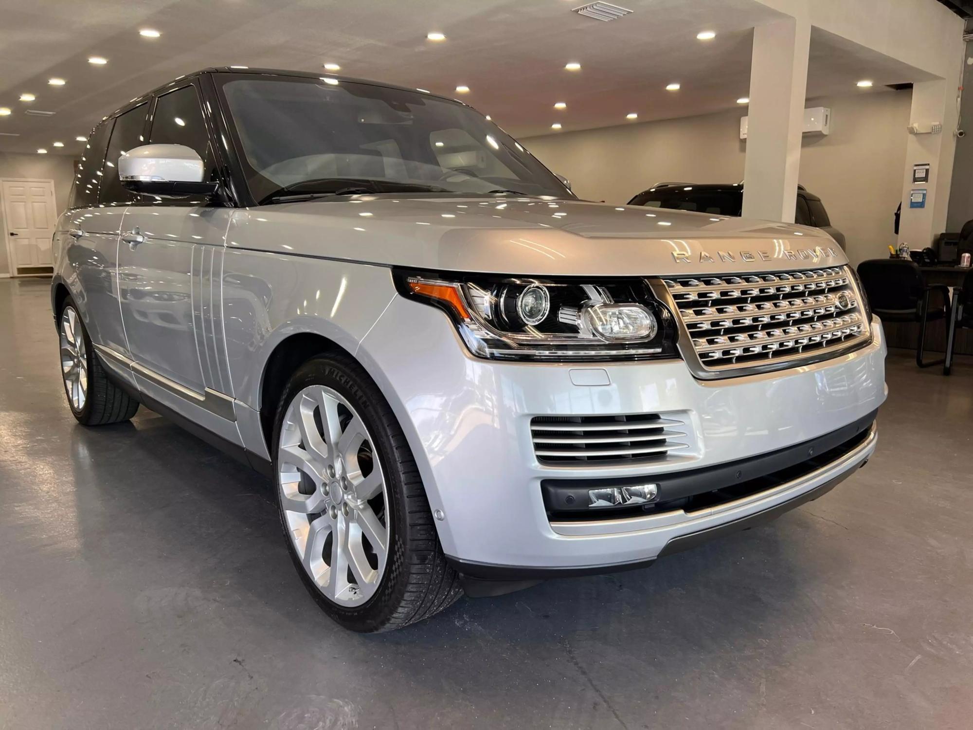 Land Rover Range Rover's photo