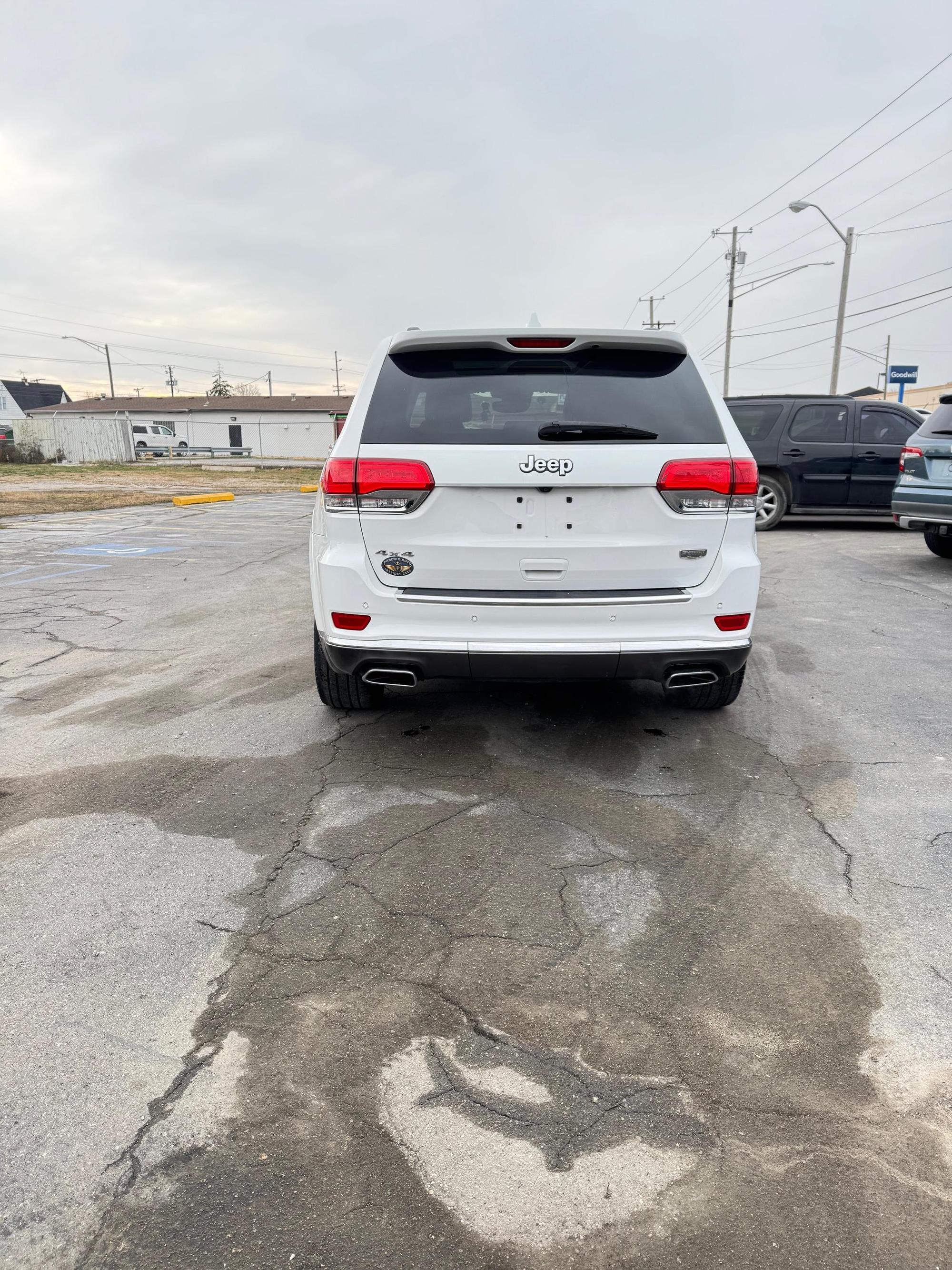 2017 Jeep Grand Cherokee Summit photo 26