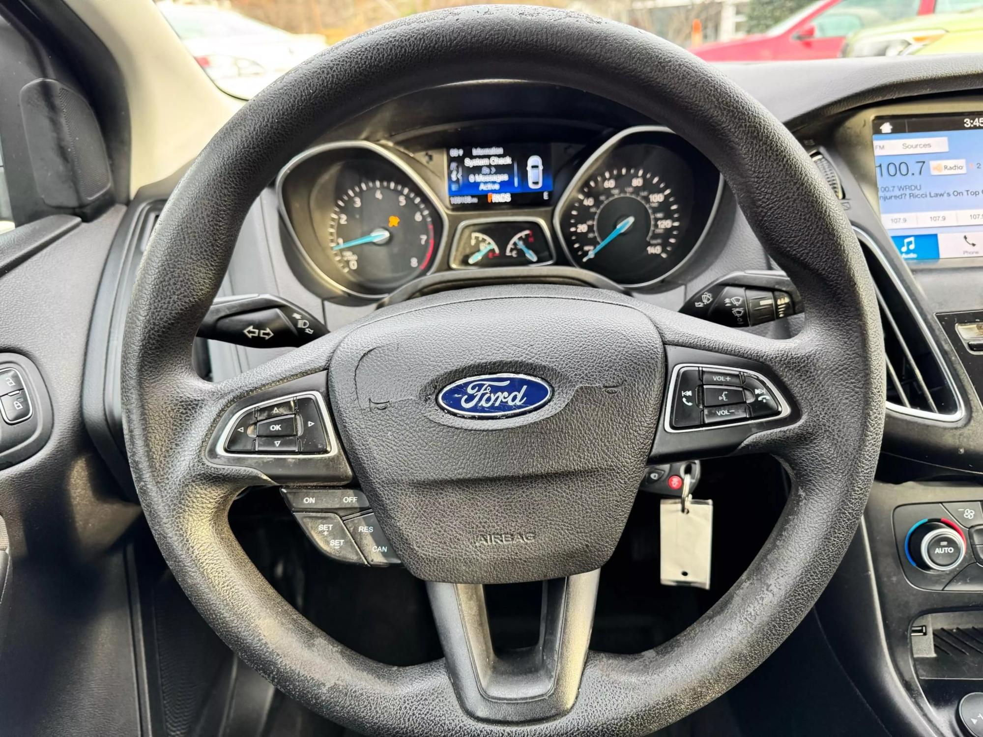 2018 Ford Focus SEL photo 33