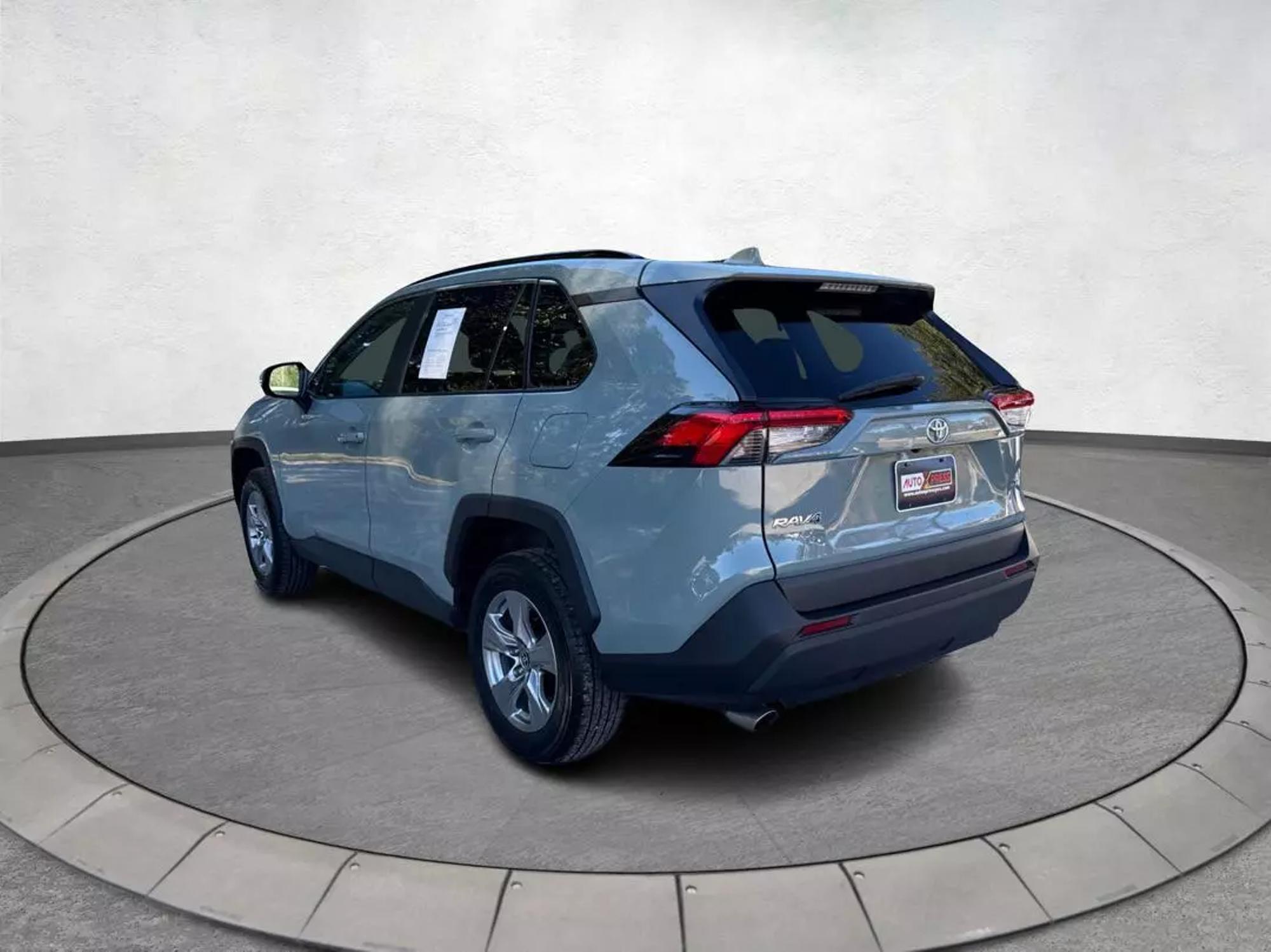 2022 Toyota RAV4 XLE photo 31