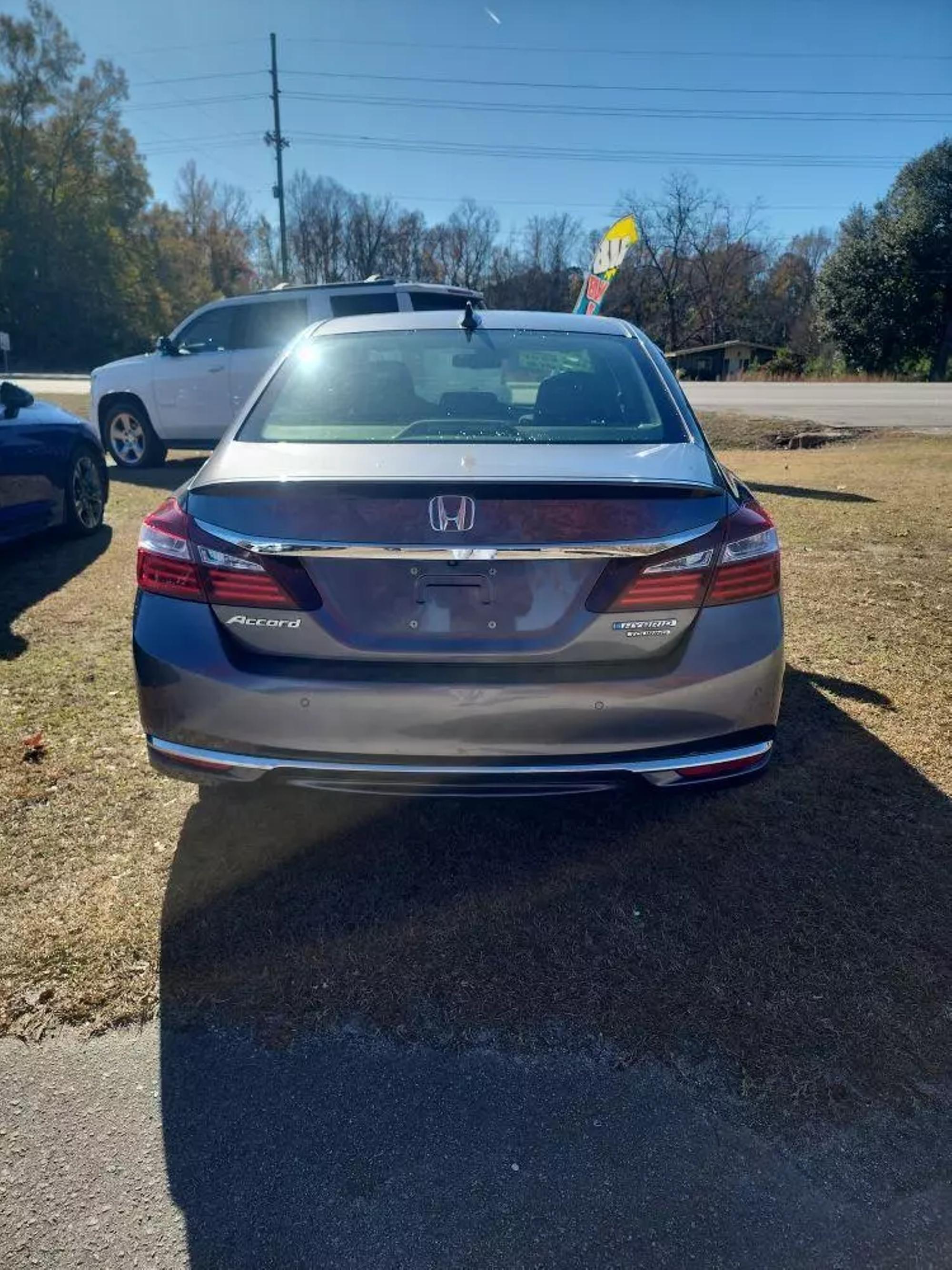 2017 Honda Accord Hybrid Touring photo 13