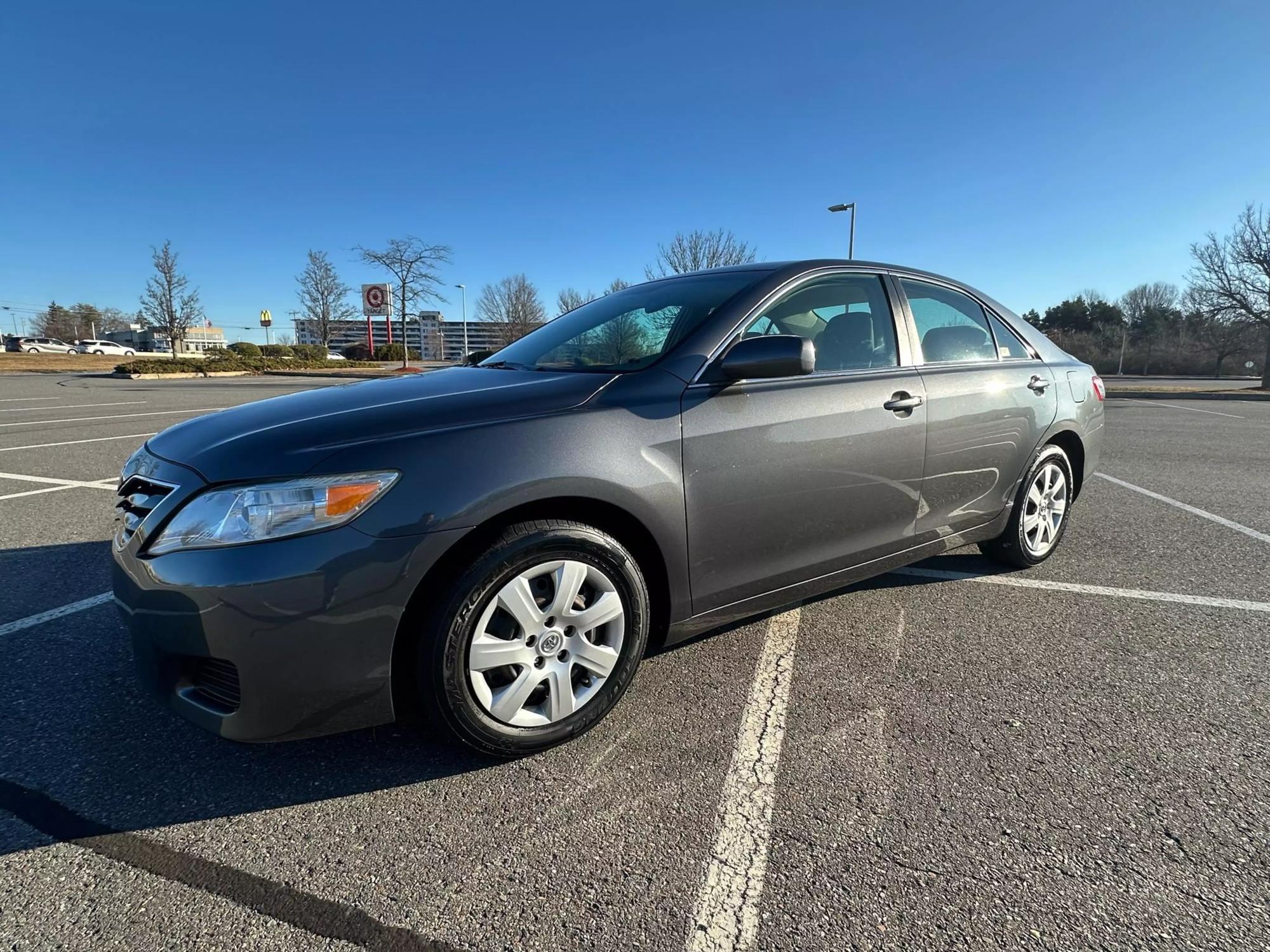 2011 Toyota Camry LE photo 26