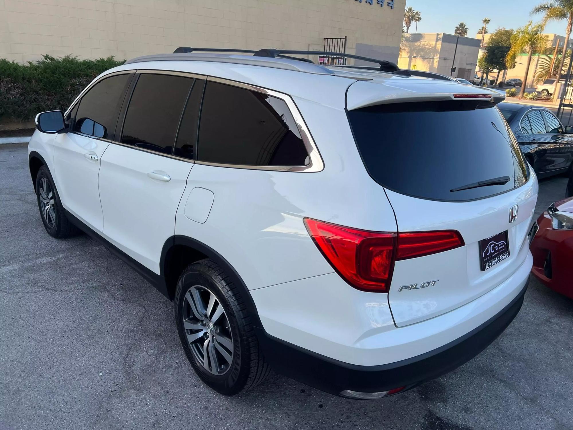 2018 Honda Pilot EX photo 29