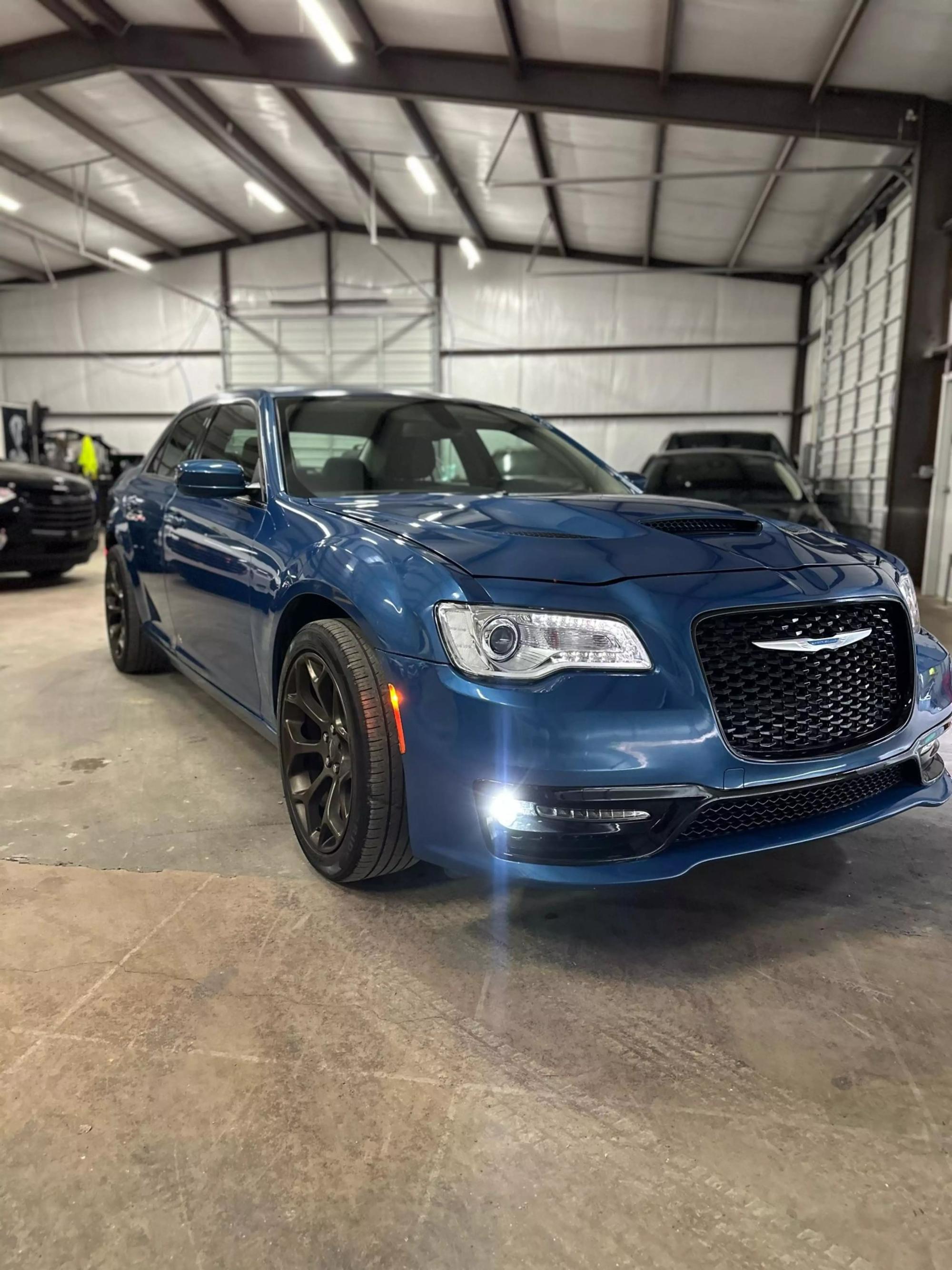 2021 Chrysler 300 Touring photo 13