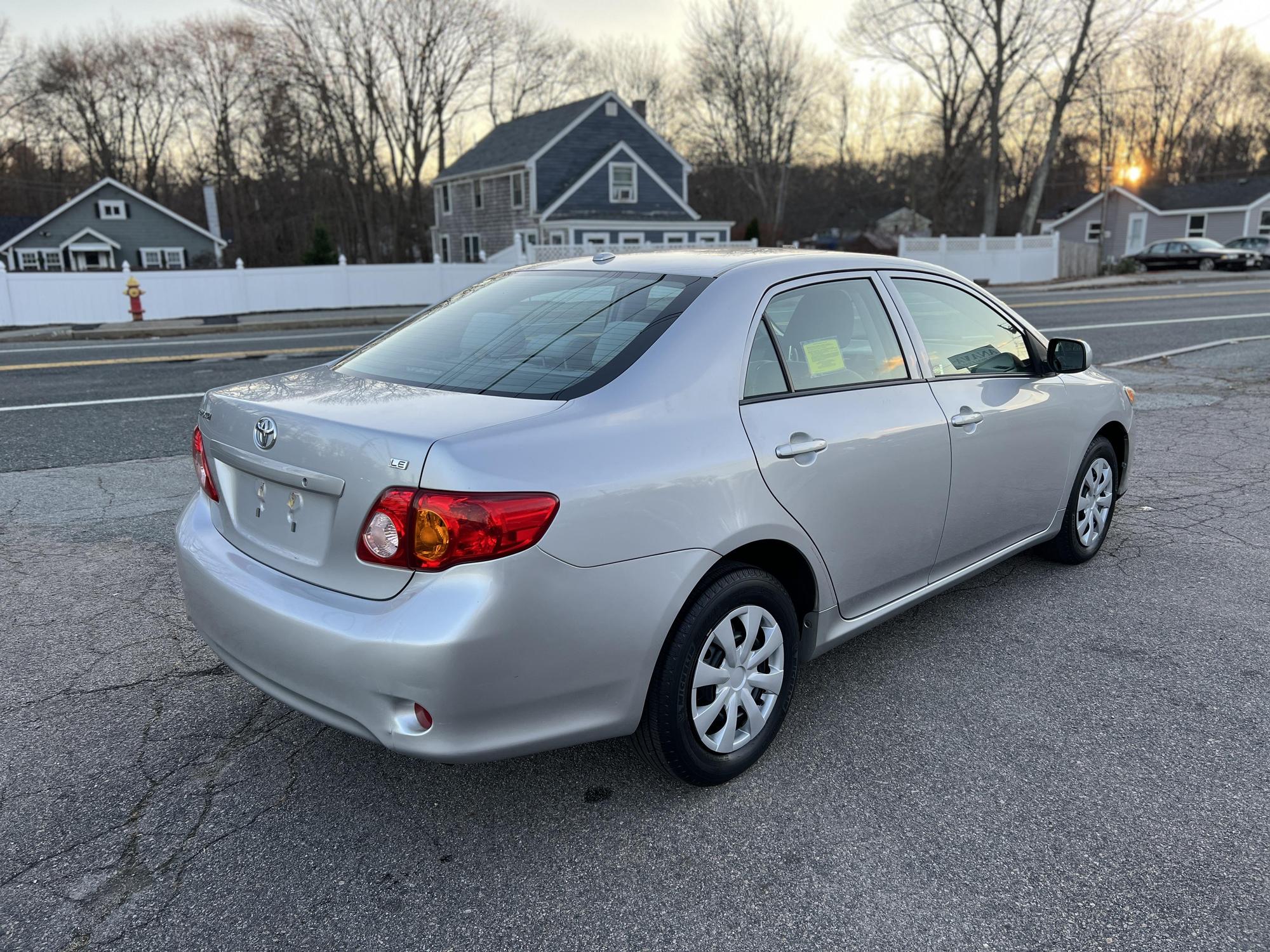 2010 Toyota Corolla LE photo 39