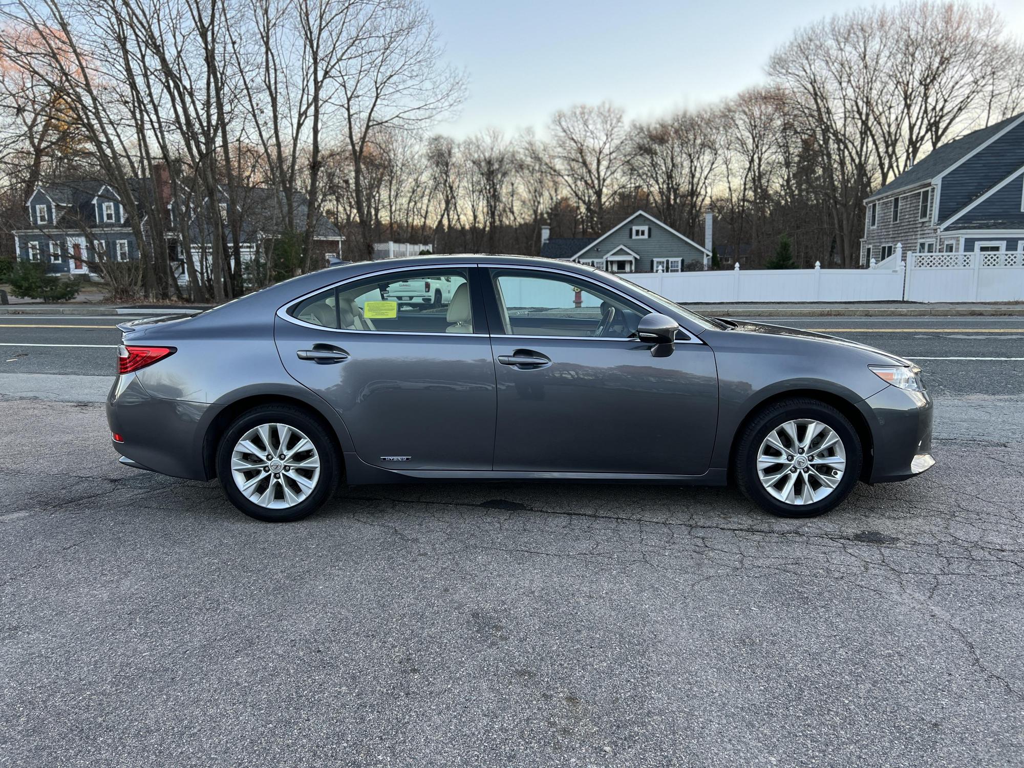 2014 Lexus ES 300h photo 44