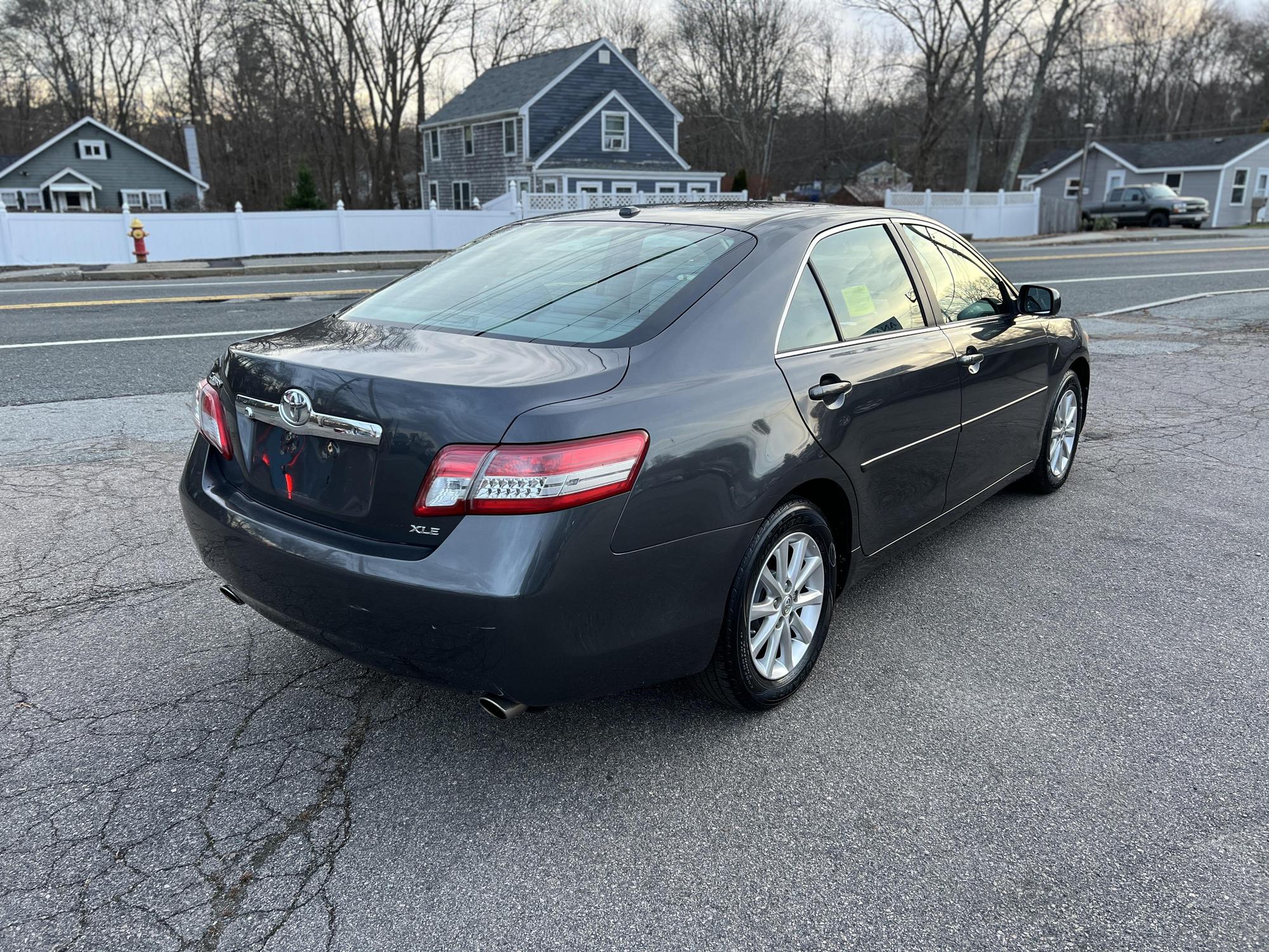 2011 Toyota Camry XLE photo 42