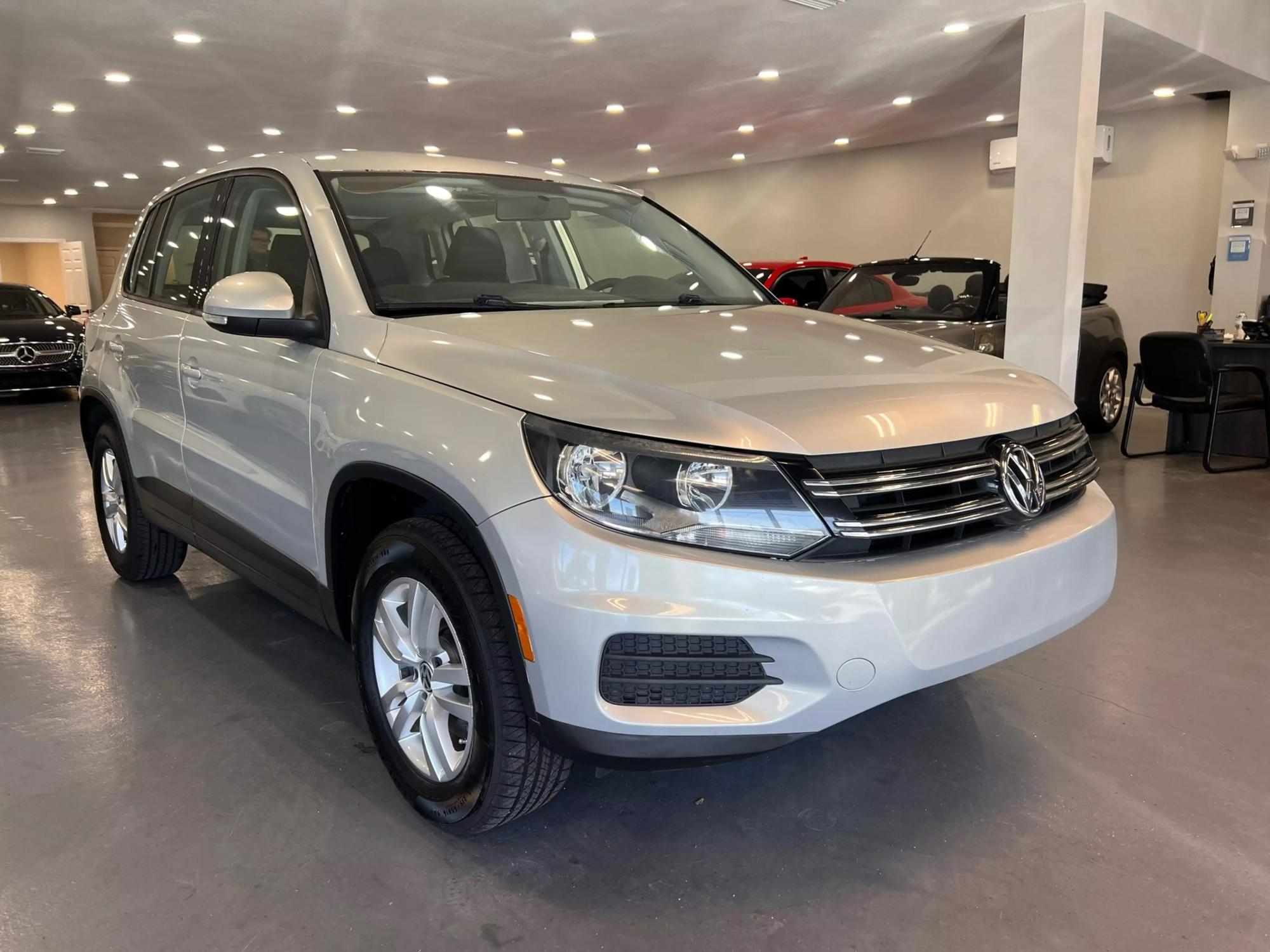 Volkswagen Tiguan's photo