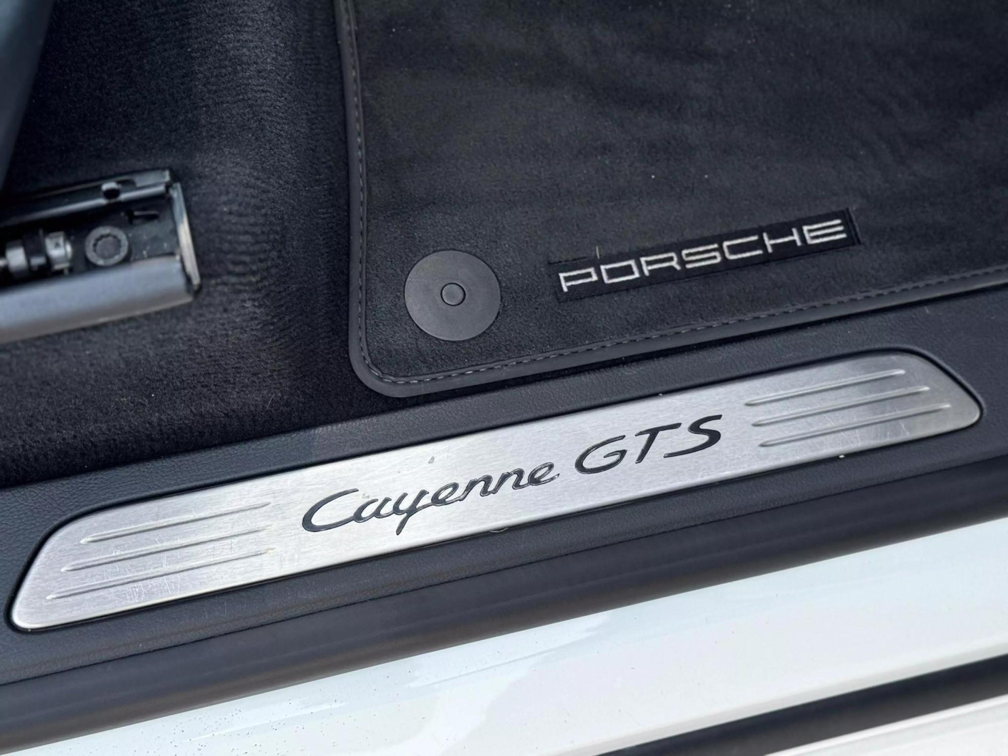 2016 Porsche Cayenne GTS photo 75