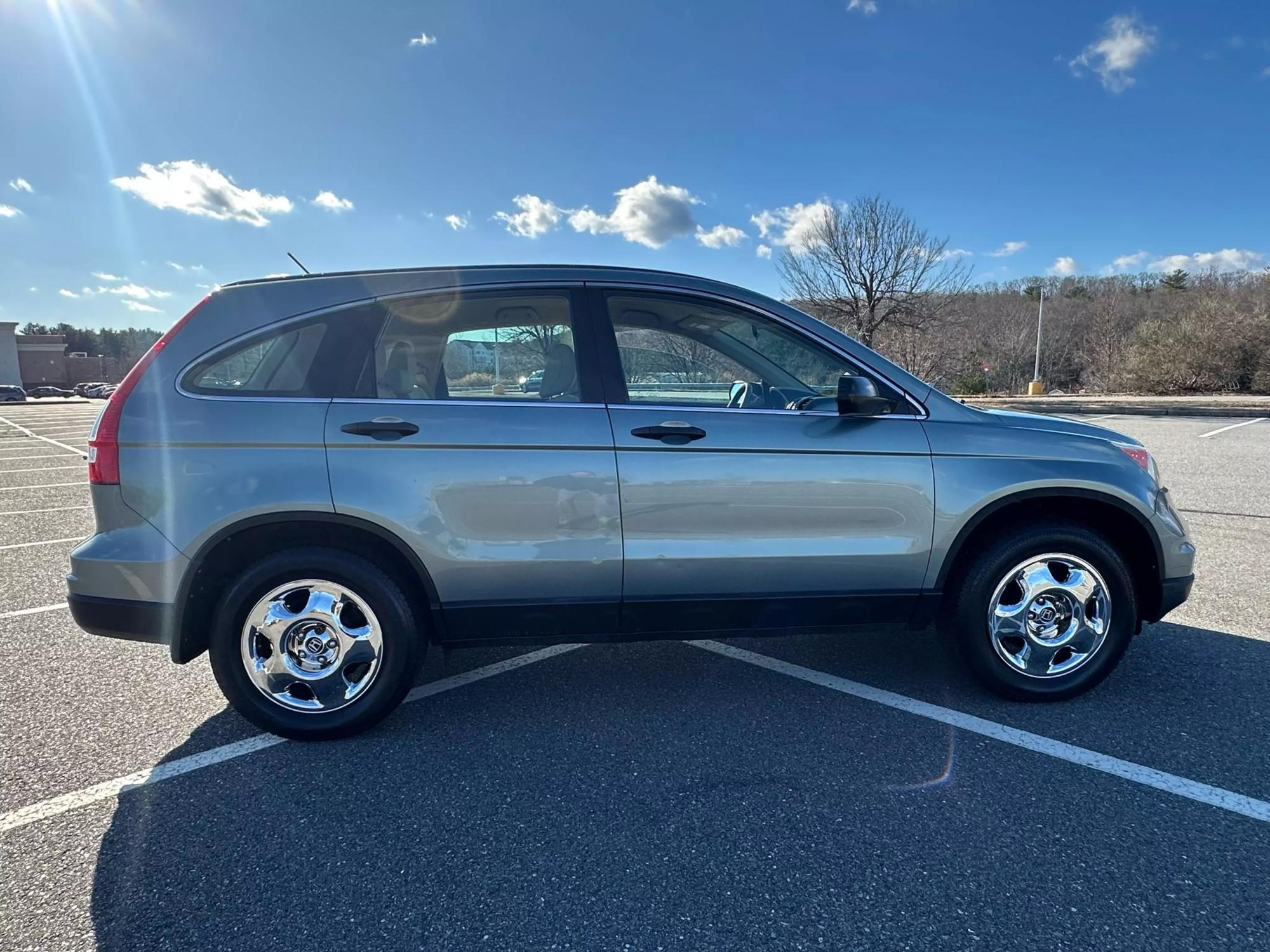 2010 Honda CR-V LX photo 27