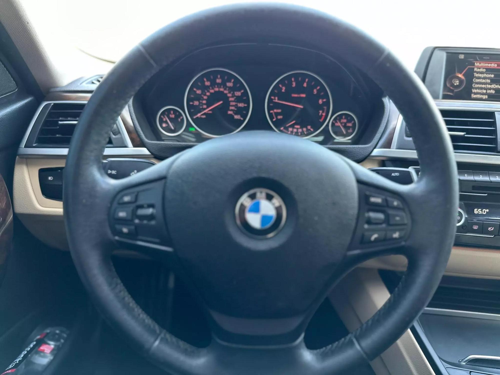 2017 BMW 3 Series 320i photo 32