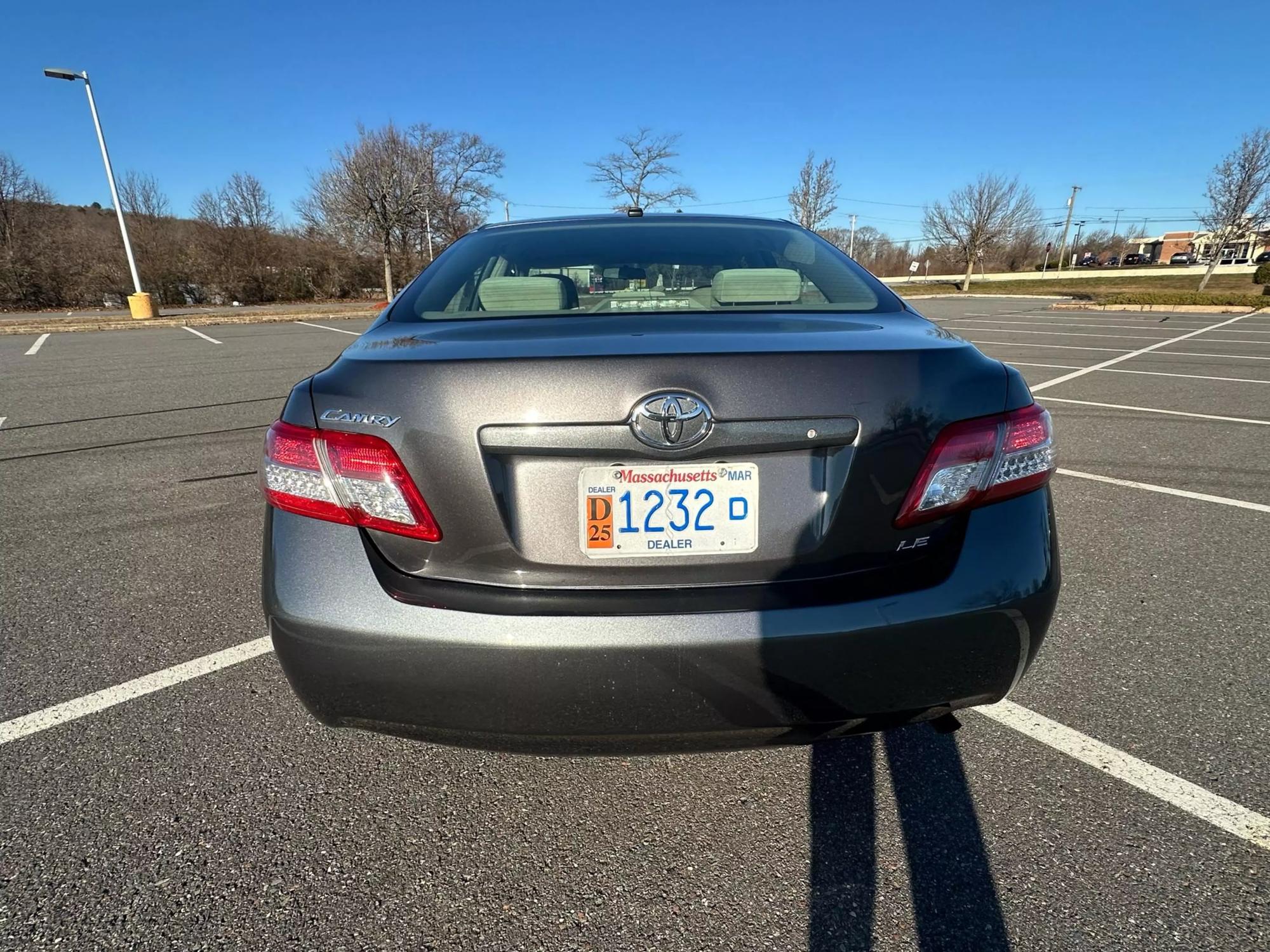 2011 Toyota Camry LE photo 21