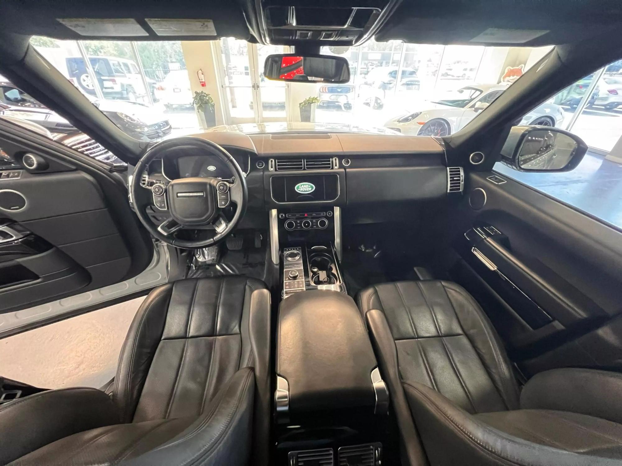 2016 Land Rover Range Rover HSE photo 17