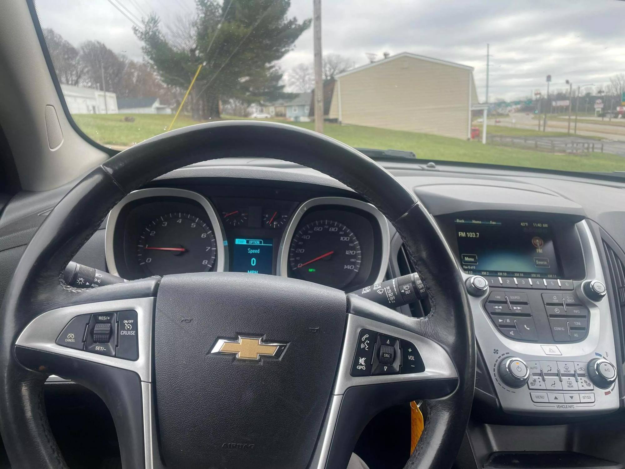 2017 Chevrolet Equinox LT photo 32