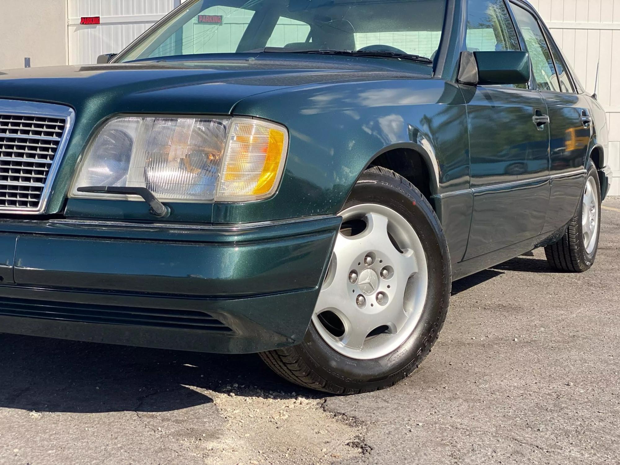 1995 Mercedes-Benz E-Class null photo 46